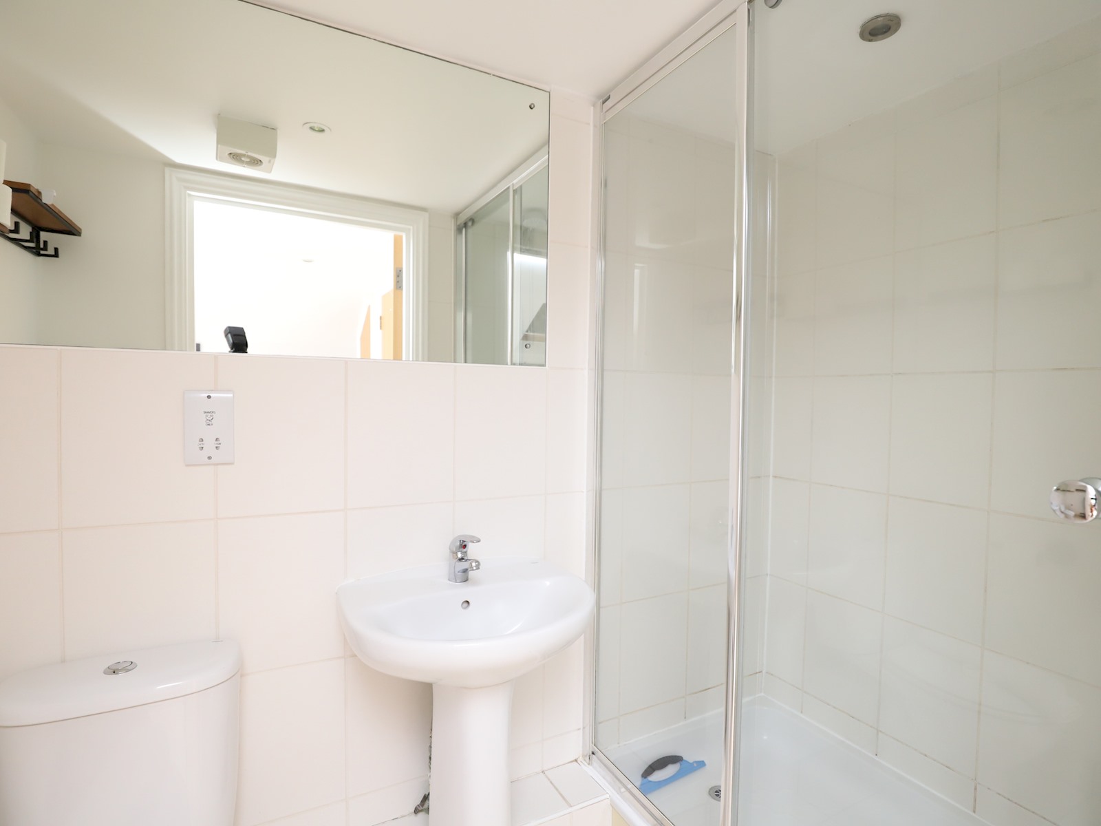 Pass the Keys | Equipped Apartment + Parking - Central Oxford in 11A Eyot Place OX4 1SA - Property image 9 - VivreStays