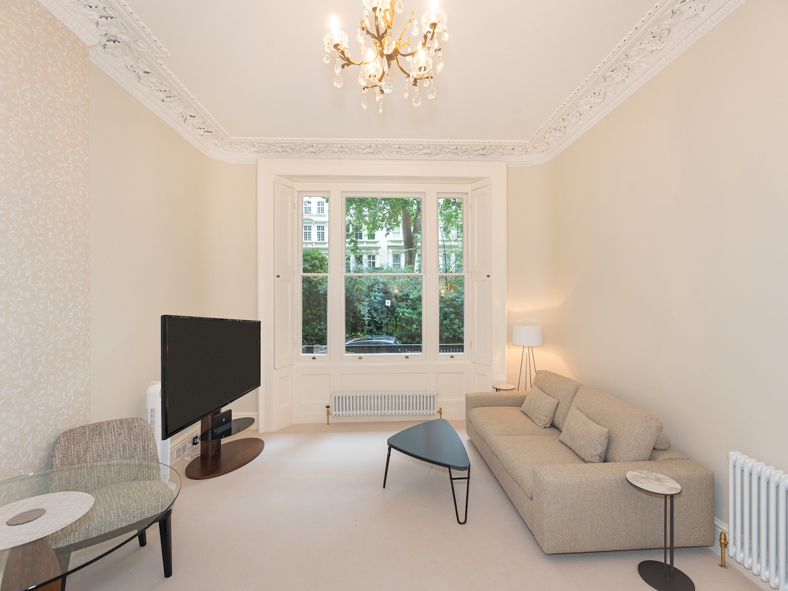 Bright and Spacious Studio, Knightsbridge, London - Pass the Keys in 34 Rutland Gate SW7 1PD - Property image 2 - VivreStays