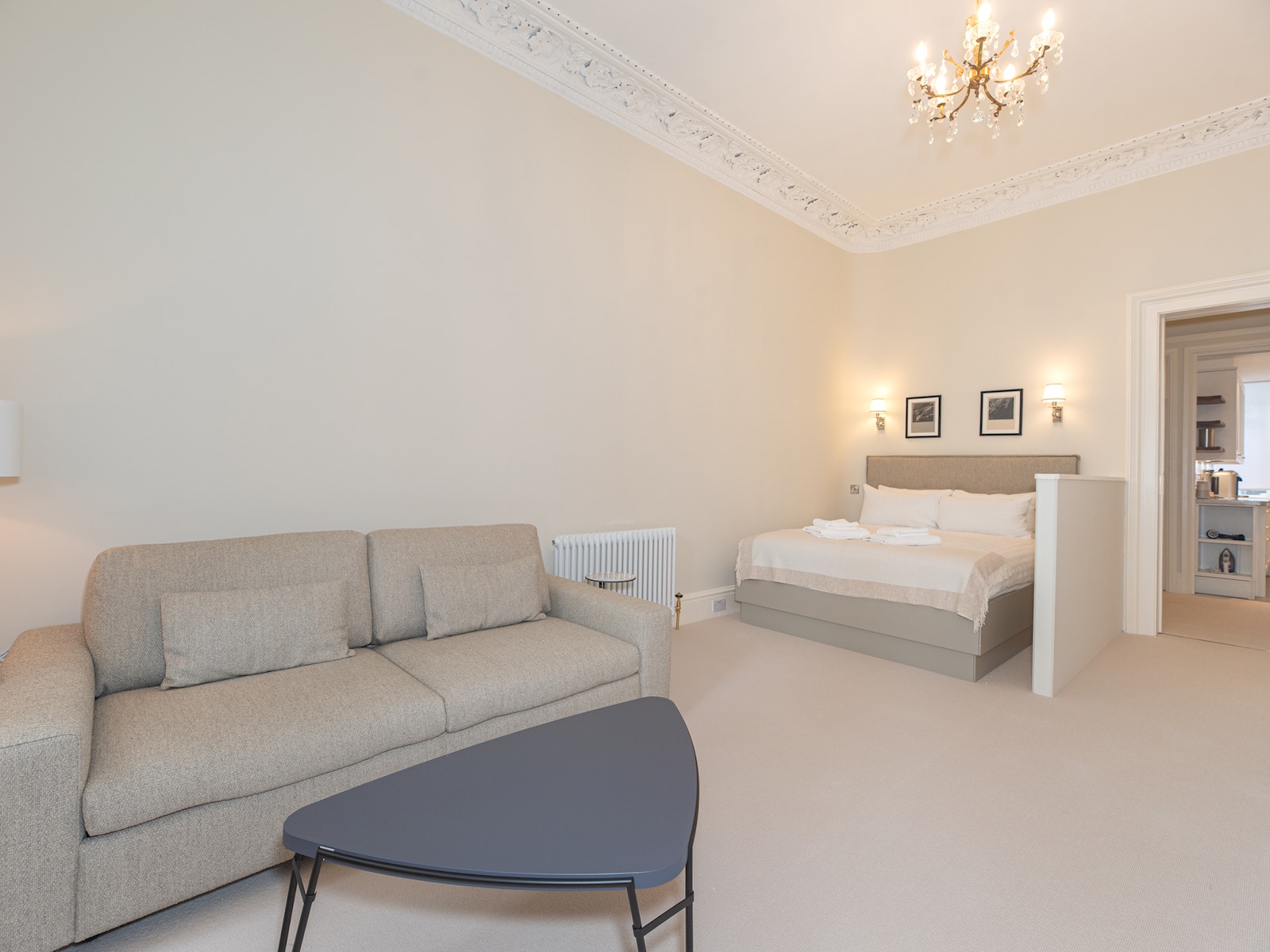Bright and Spacious Studio, Knightsbridge, London - Pass the Keys in 34 Rutland Gate SW7 1PD - Property image 6 - VivreStays