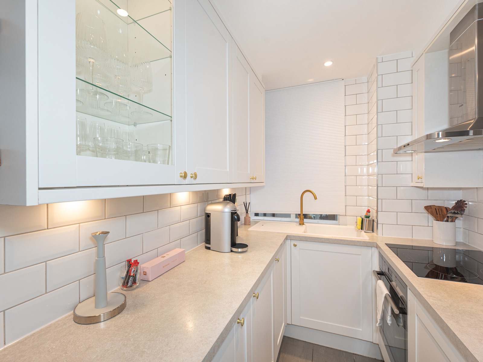 Bright and Spacious Studio, Knightsbridge, London - Pass the Keys in 34 Rutland Gate SW7 1PD - Property image 7 - VivreStays