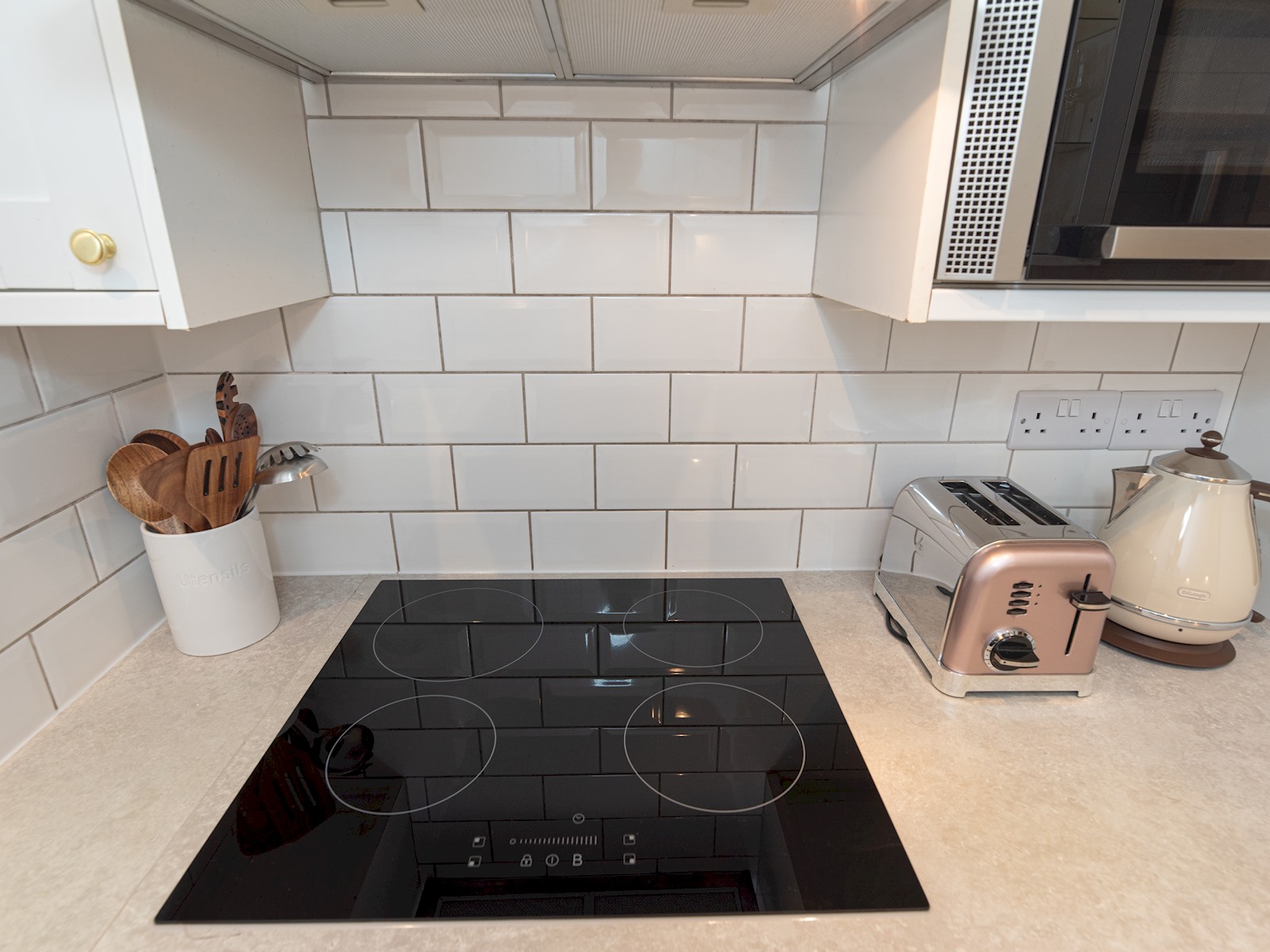 Bright and Spacious Studio, Knightsbridge, London - Pass the Keys in 34 Rutland Gate SW7 1PD - Property image 11 - VivreStays