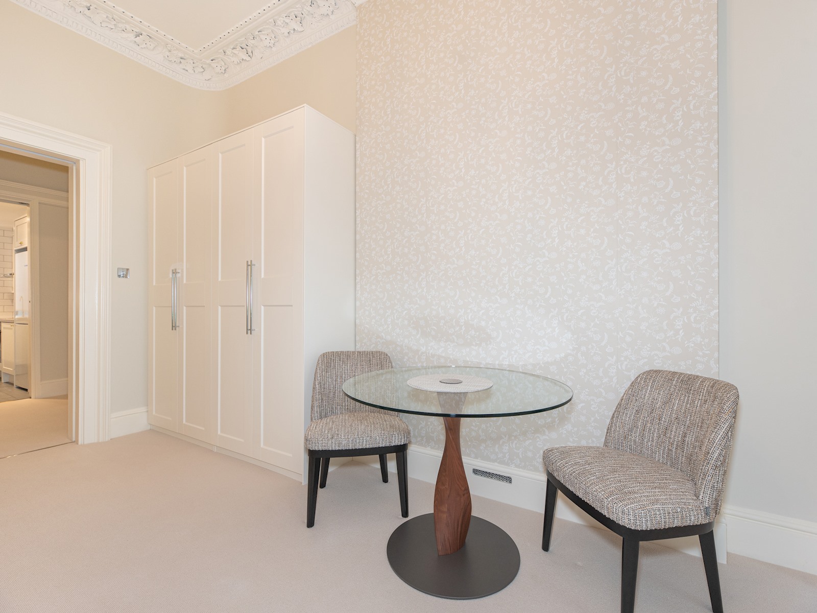 Bright and Spacious Studio, Knightsbridge, London - Pass the Keys in 34 Rutland Gate SW7 1PD - Property image 13 - VivreStays