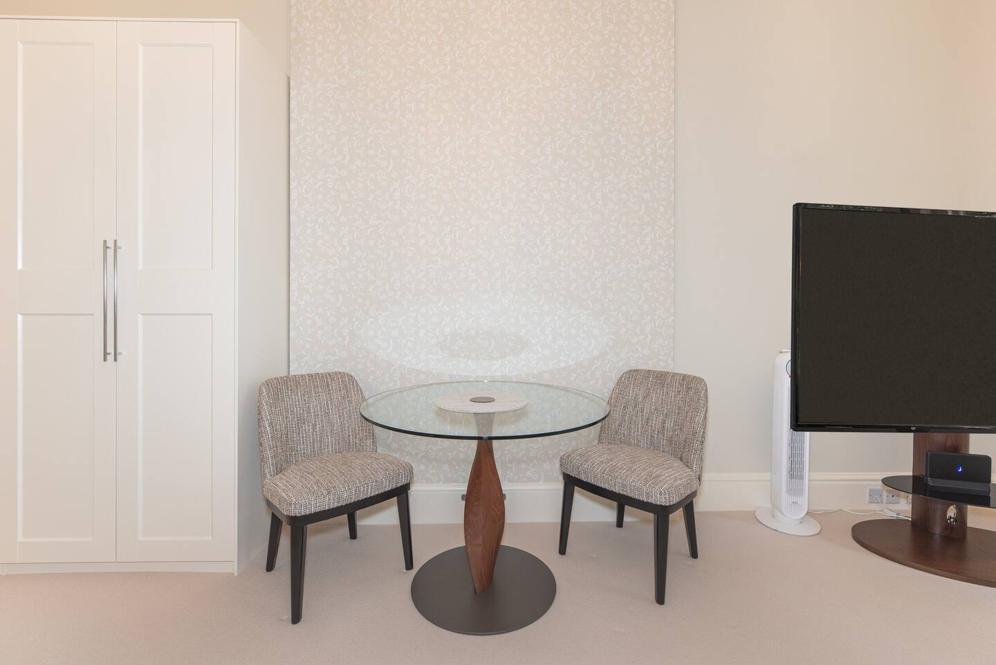 Bright and Spacious Studio, Knightsbridge, London - Pass the Keys in 34 Rutland Gate SW7 1PD - Property image 14 - VivreStays