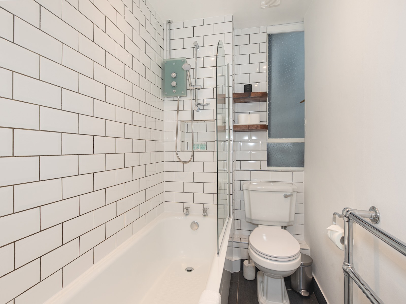 Bright and Spacious Studio, Knightsbridge, London - Pass the Keys in 34 Rutland Gate SW7 1PD - Property image 15 - VivreStays