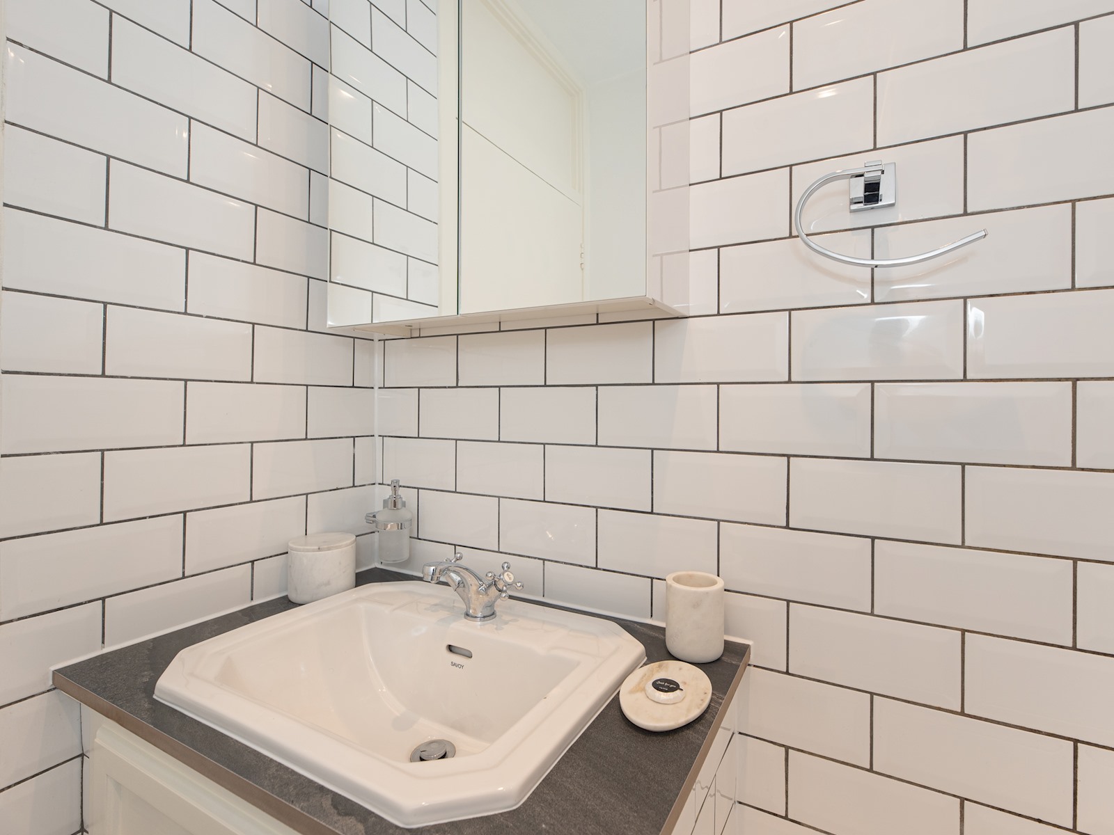 Bright and Spacious Studio, Knightsbridge, London - Pass the Keys in 34 Rutland Gate SW7 1PD - Property image 16 - VivreStays