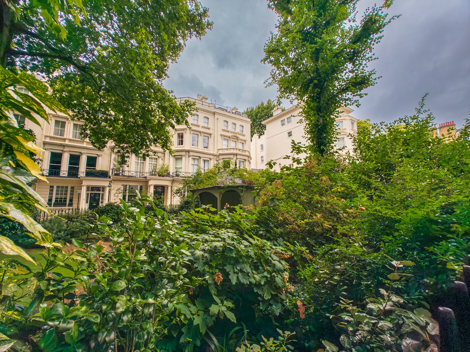 Bright and Spacious Studio, Knightsbridge, London - Pass the Keys in 34 Rutland Gate SW7 1PD - Property image 19 - VivreStays