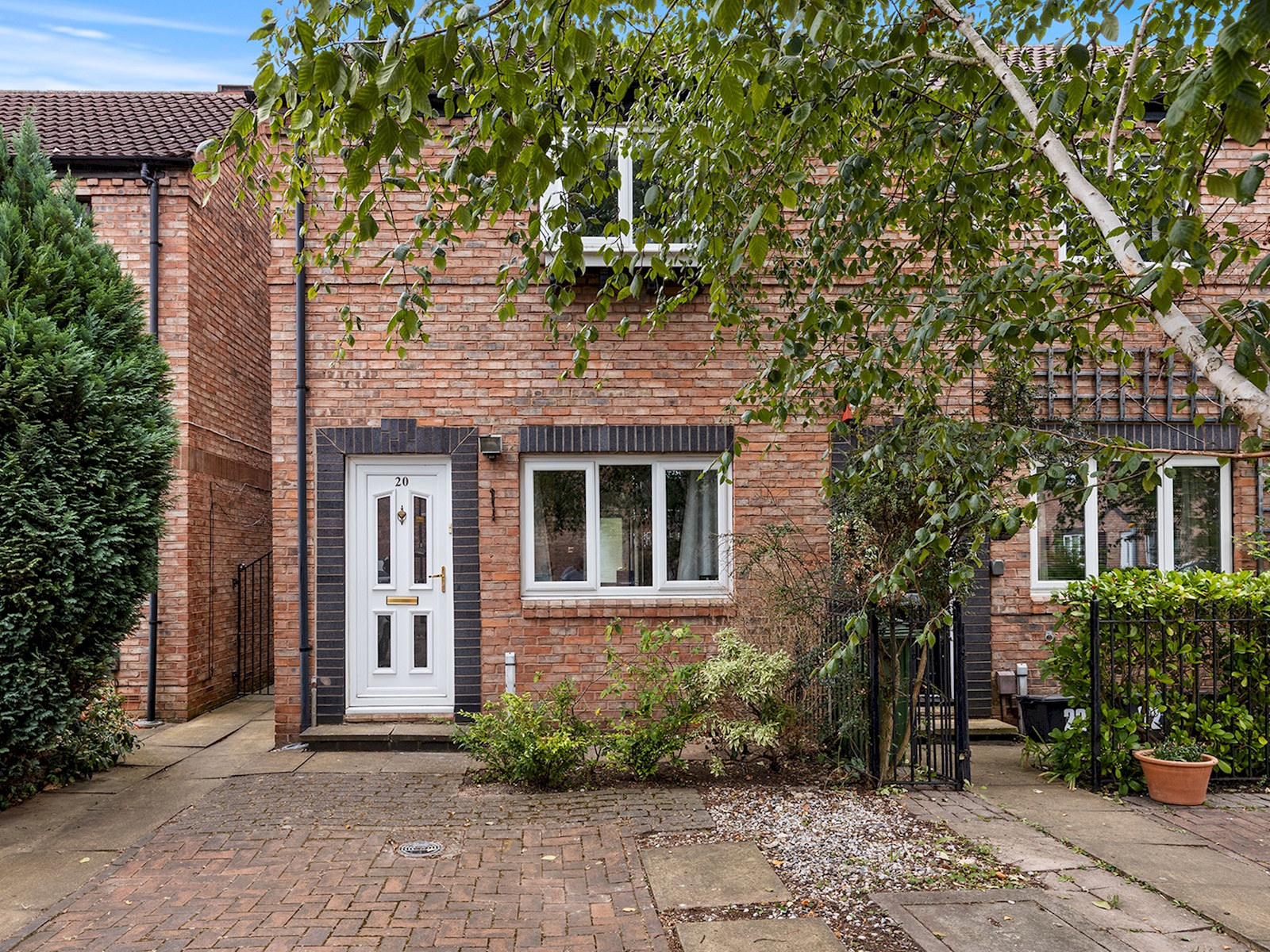 View Beautiful Renovated Central Home in York with Free Parking | Pass The Keys in 20 Scaife Gardens YO31 8HX Beautiful Renovated Central Home in York with Free Parking | Pass The Keys in 20 Scaife Gardens YO31 8HX - Property image 23 - VivreStays