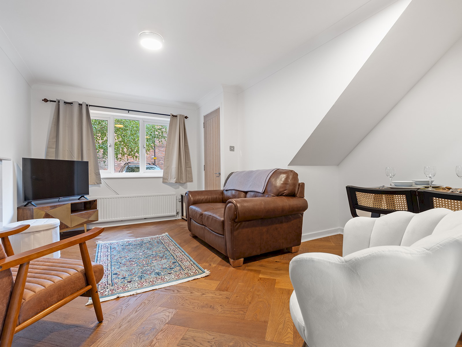 View Beautiful Renovated Central Home in York with Free Parking | Pass The Keys in 20 Scaife Gardens YO31 8HX Beautiful Renovated Central Home in York with Free Parking | Pass The Keys in 20 Scaife Gardens YO31 8HX - Property image 6 - VivreStays