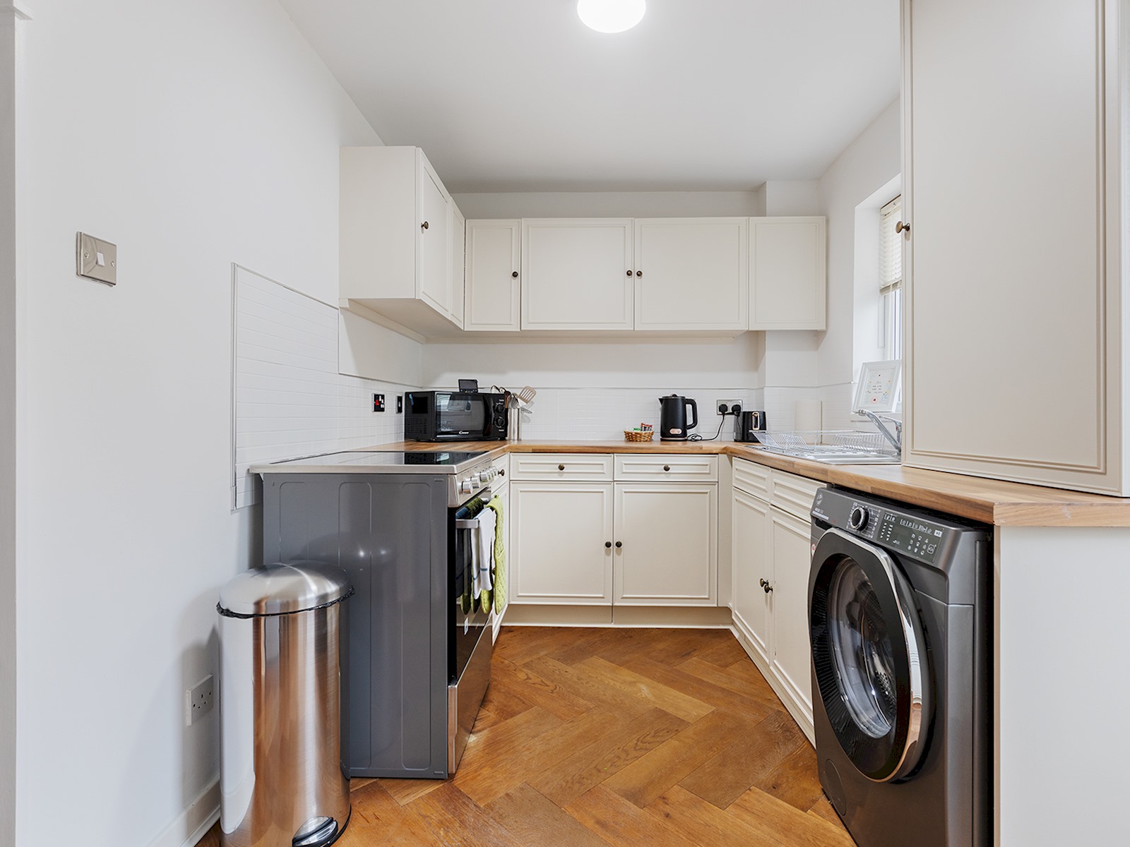 View Beautiful Renovated Central Home in York with Free Parking | Pass The Keys in 20 Scaife Gardens YO31 8HX Beautiful Renovated Central Home in York with Free Parking | Pass The Keys in 20 Scaife Gardens YO31 8HX - Property image 11 - VivreStays