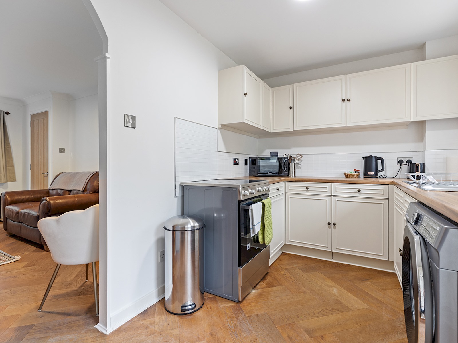 View Beautiful Renovated Central Home in York with Free Parking | Pass The Keys in 20 Scaife Gardens YO31 8HX Beautiful Renovated Central Home in York with Free Parking | Pass The Keys in 20 Scaife Gardens YO31 8HX - Property image 13 - VivreStays