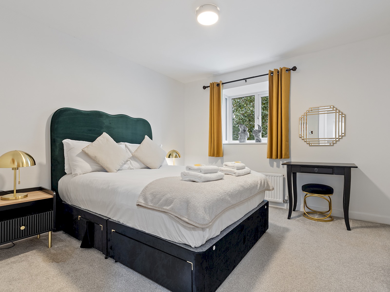 View Beautiful Renovated Central Home in York with Free Parking | Pass The Keys in 20 Scaife Gardens YO31 8HX Beautiful Renovated Central Home in York with Free Parking | Pass The Keys in 20 Scaife Gardens YO31 8HX - Property image 16 - VivreStays