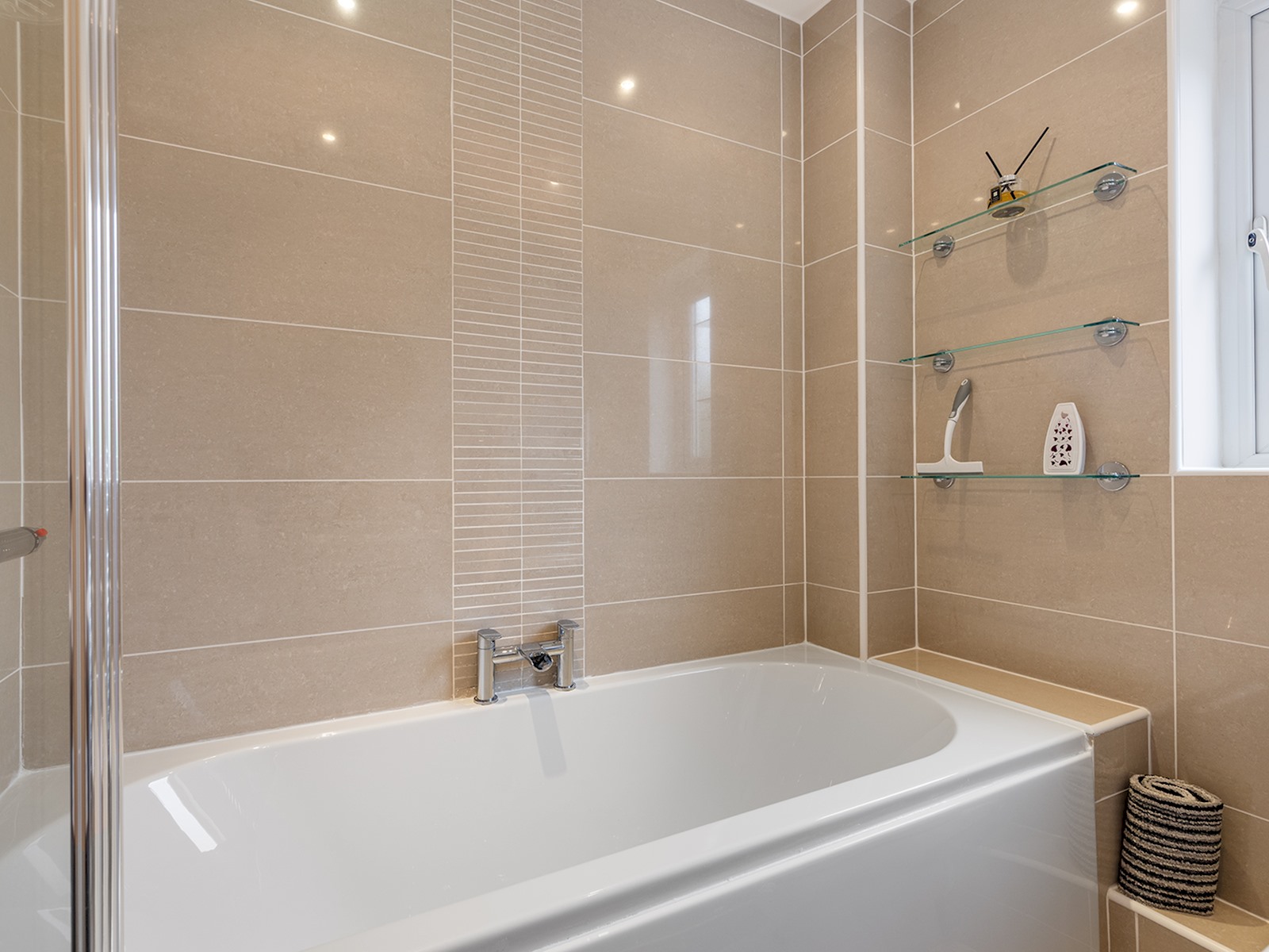 View Beautiful Renovated Central Home in York with Free Parking | Pass The Keys in 20 Scaife Gardens YO31 8HX Beautiful Renovated Central Home in York with Free Parking | Pass The Keys in 20 Scaife Gardens YO31 8HX - Property image 17 - VivreStays