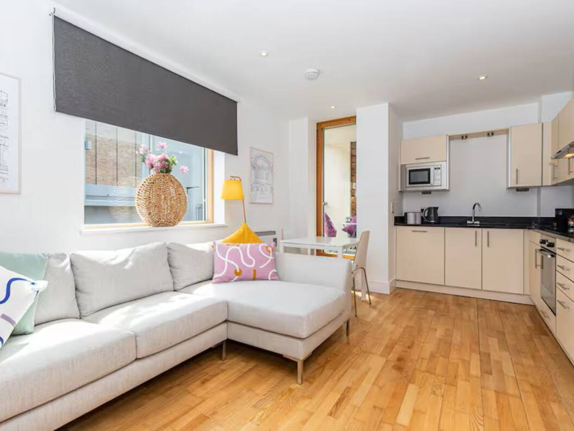 View Pass the Keys | Oxford Castle - City Centre Apartment + Balcony Pass the Keys | Oxford Castle - City Centre Apartment + Balcony serviced apartment - Oxford - VivreStays