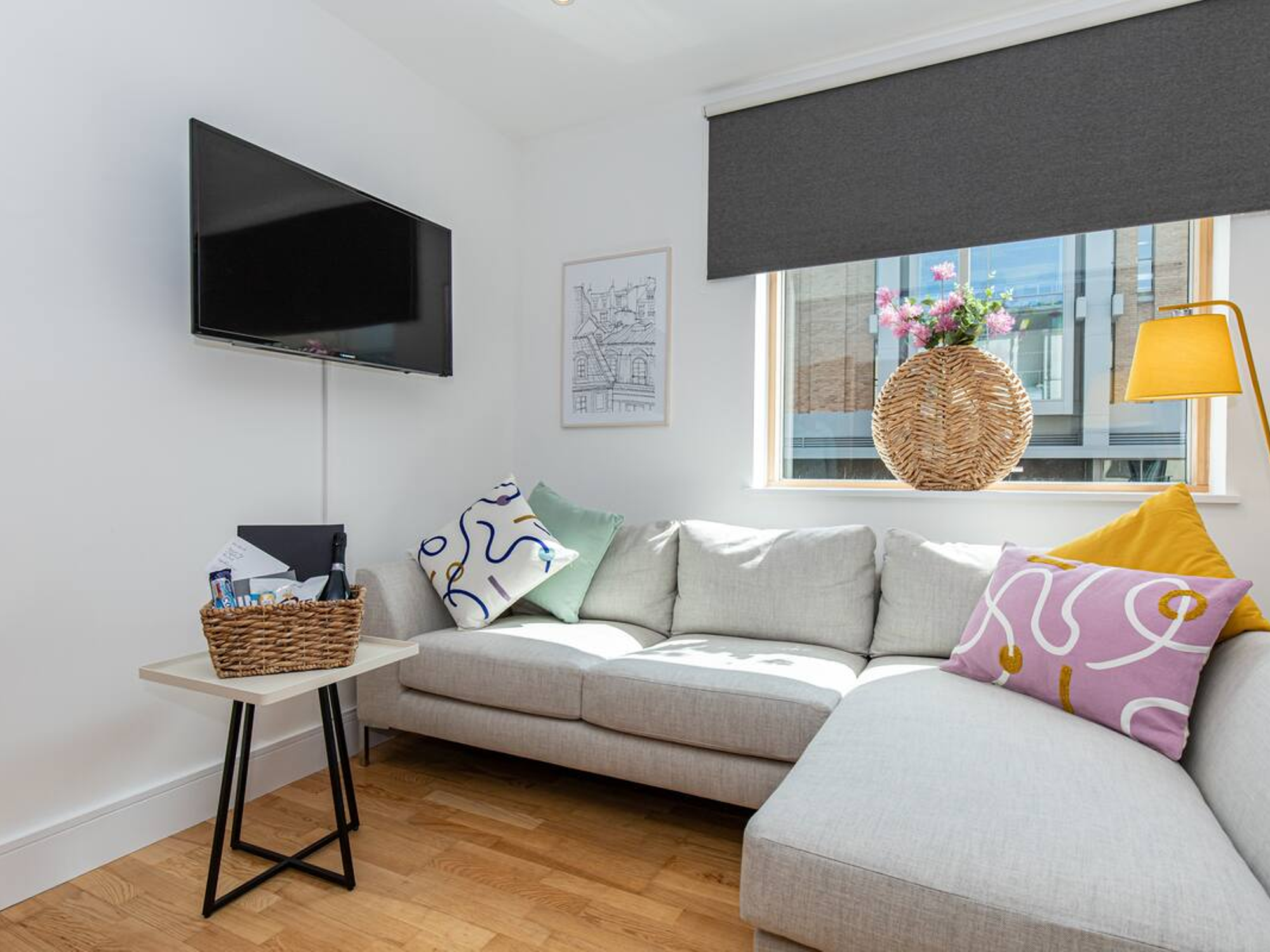 Pass the Keys | Oxford Castle - City Centre Apartment + Balcony in 18 Oxford Castle OX1 1AY - Property image 5 - VivreStays