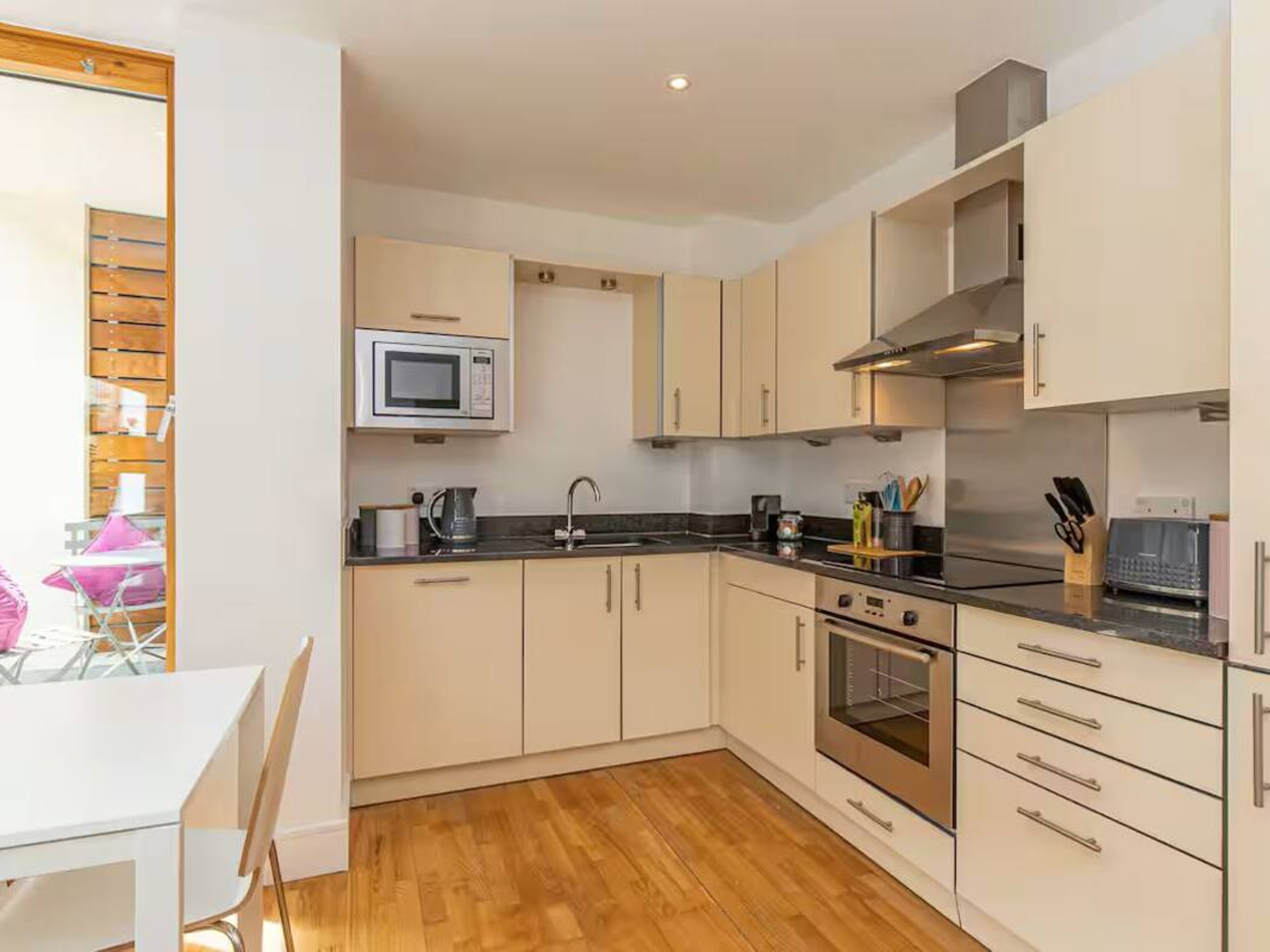 Pass the Keys | Oxford Castle - City Centre Apartment + Balcony in 18 Oxford Castle OX1 1AY - Property image 7 - VivreStays