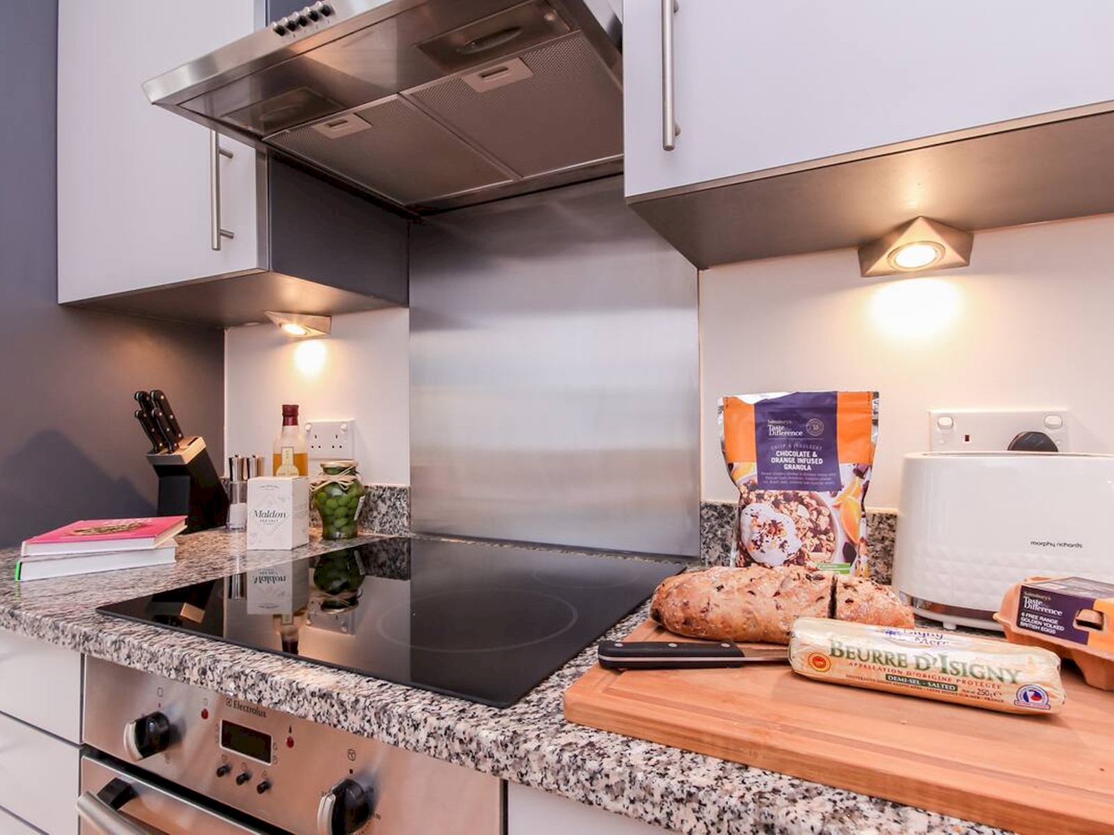 Pass the Keys | Oxford Castle - City Centre Apartment + Balcony in 18 Oxford Castle OX1 1AY - Property image 6 - VivreStays