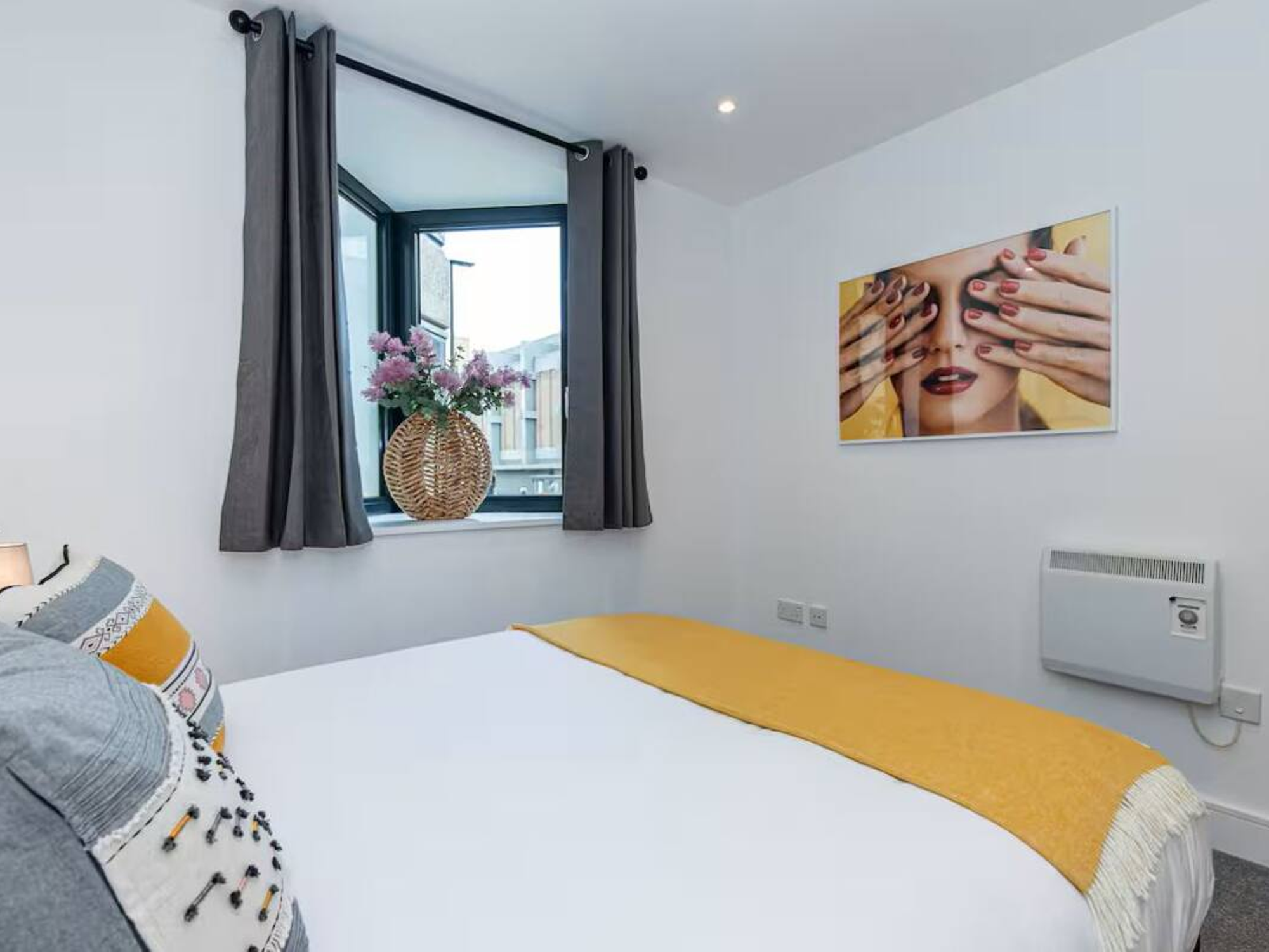 Pass the Keys | Oxford Castle - City Centre Apartment + Balcony in 18 Oxford Castle OX1 1AY - Property image 10 - VivreStays