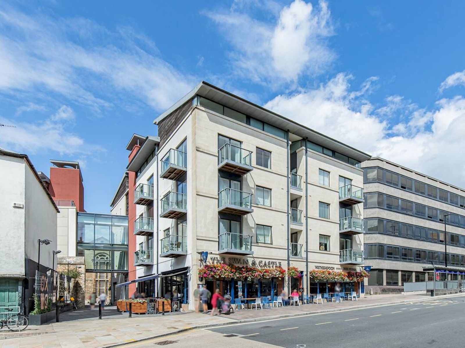 Pass the Keys | Oxford Castle - City Centre Apartment + Balcony in 18 Oxford Castle OX1 1AY - Property image 15 - VivreStays
