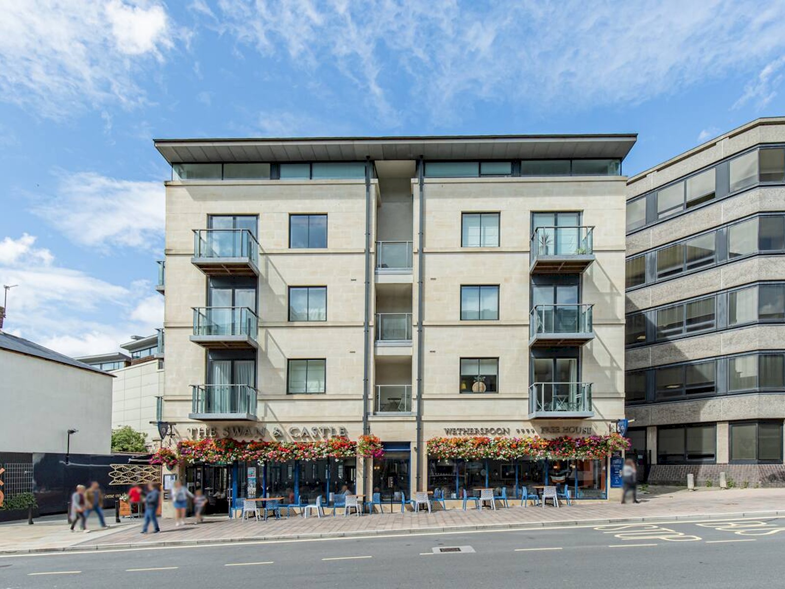 Pass the Keys | Oxford Castle - City Centre Apartment + Balcony in 18 Oxford Castle OX1 1AY - Property image 14 - VivreStays