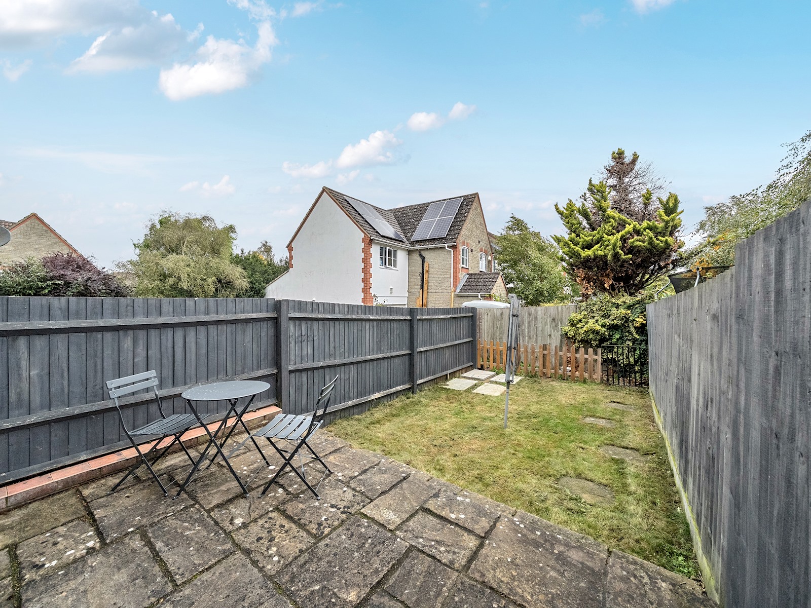 View Pass the Keys | Lovely 3 Bed Garden Home - Oxford in 9 Aspen Square OX4 7GJ Pass the Keys | Lovely 3 Bed Garden Home - Oxford in 9 Aspen Square OX4 7GJ - Property image 17 - VivreStays