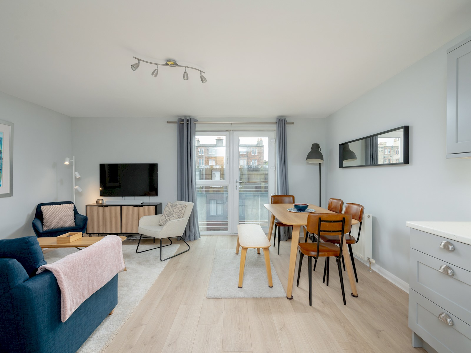 Pass the Keys | Spacious, Bright & Modern Edinburgh City Flat in Flat 7, 22 Lochrin Place EH3 9QS - Property image 7 - VivreStays