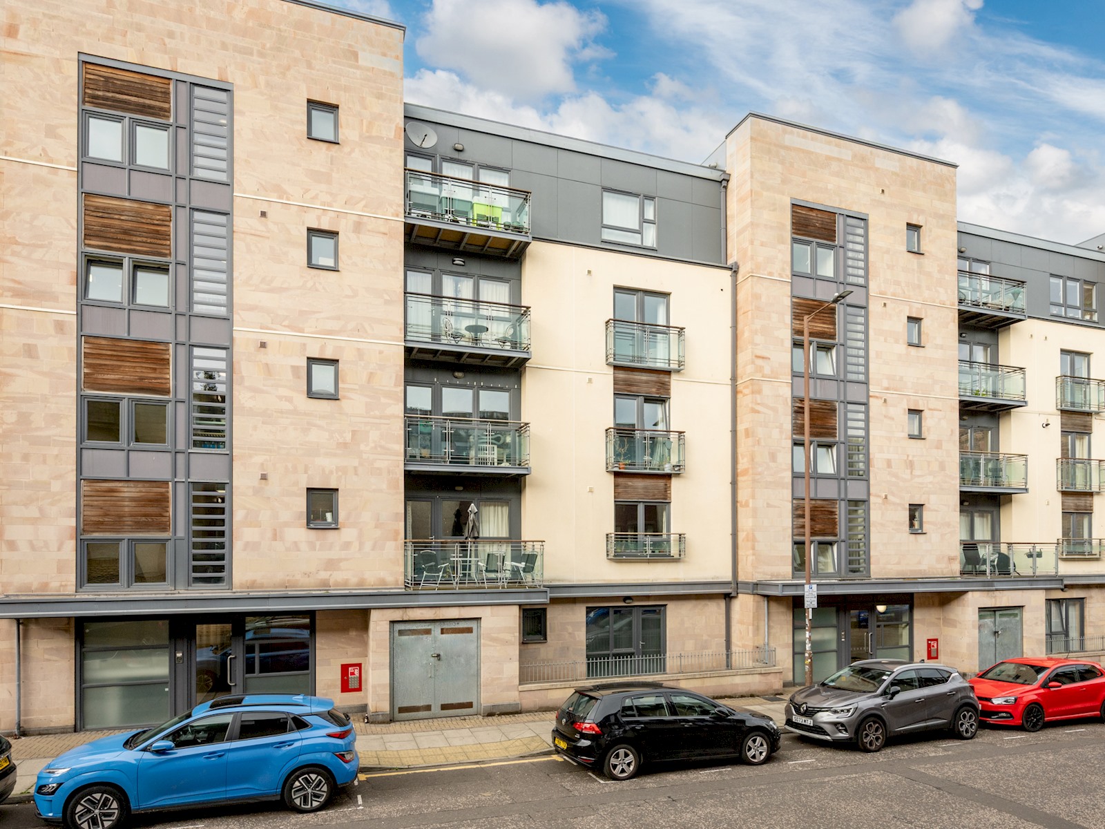 Pass the Keys | Spacious, Bright & Modern Edinburgh City Flat in Flat 7, 22 Lochrin Place EH3 9QS - Property image 38 - VivreStays