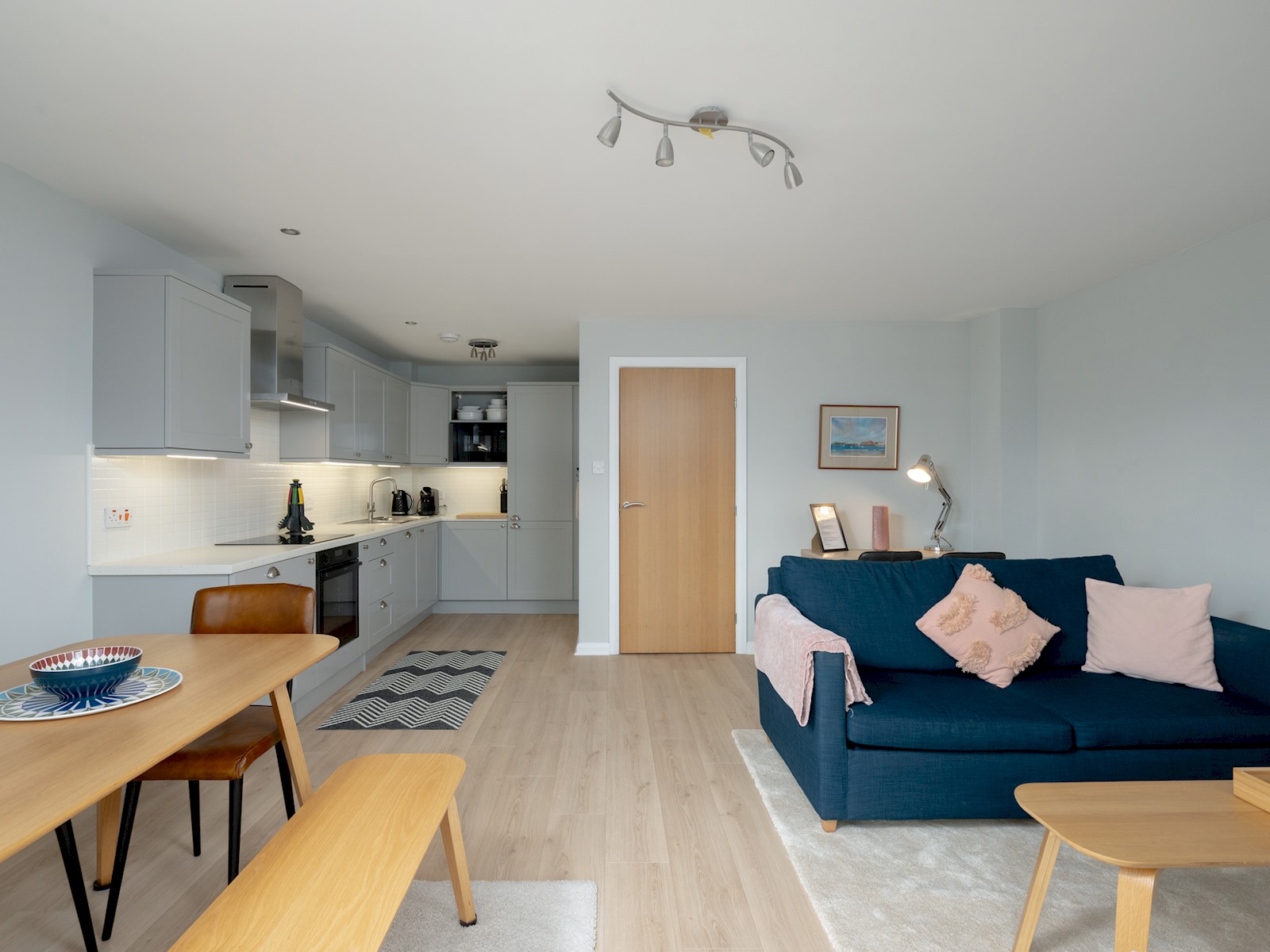Pass the Keys | Spacious, Bright & Modern Edinburgh City Flat in Flat 7, 22 Lochrin Place EH3 9QS - Property image 6 - VivreStays