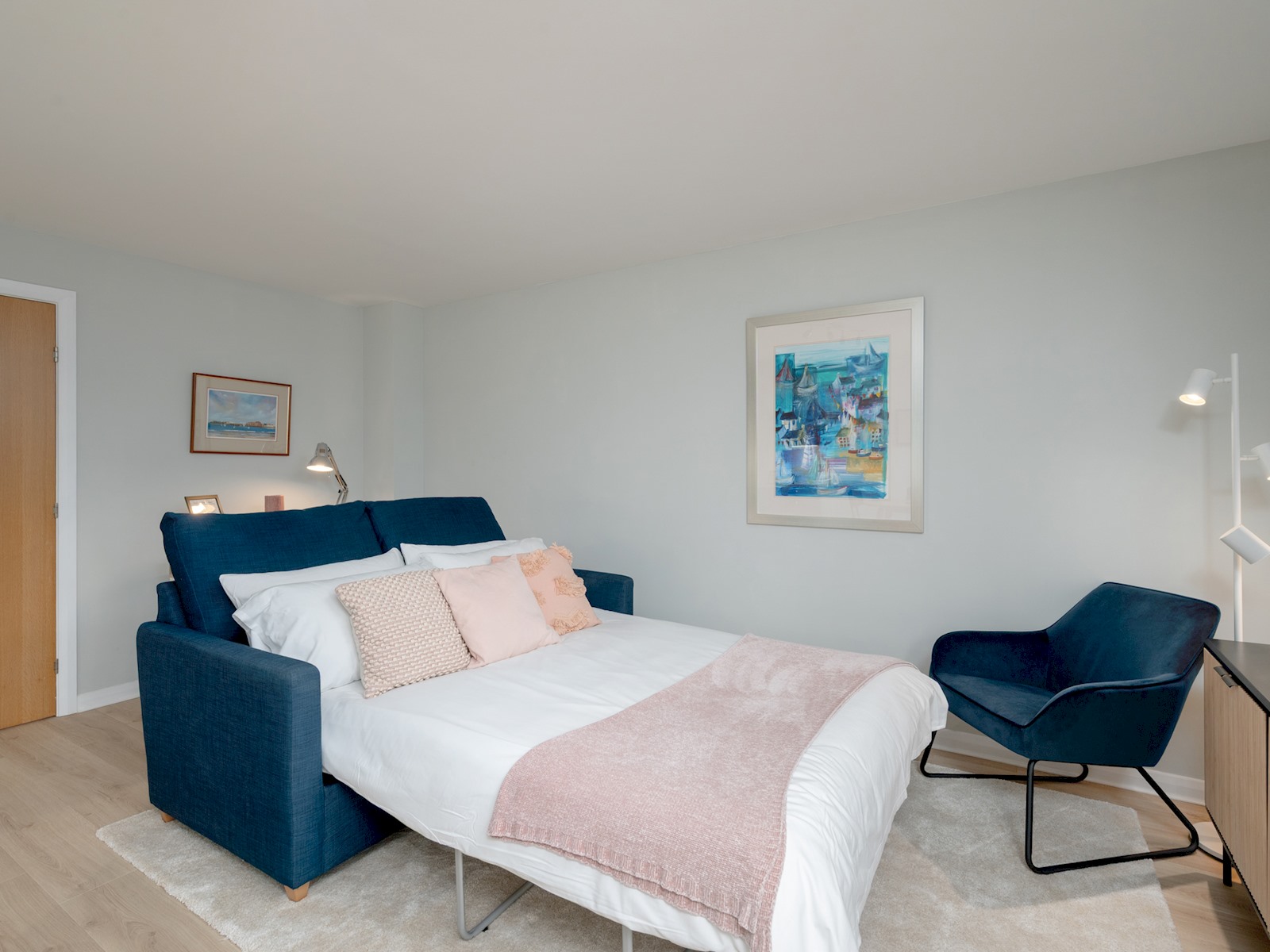 Pass the Keys | Spacious, Bright & Modern Edinburgh City Flat in Flat 7, 22 Lochrin Place EH3 9QS - Property image 25 - VivreStays