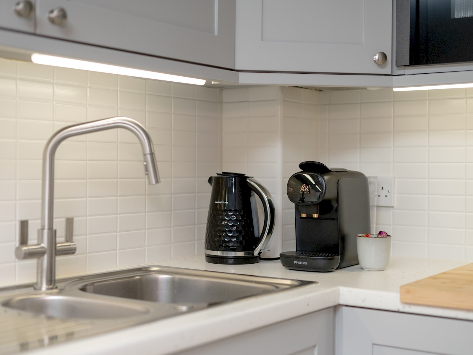 Pass the Keys | Spacious, Bright & Modern Edinburgh City Flat in Flat 7, 22 Lochrin Place EH3 9QS - Property image 12 - VivreStays