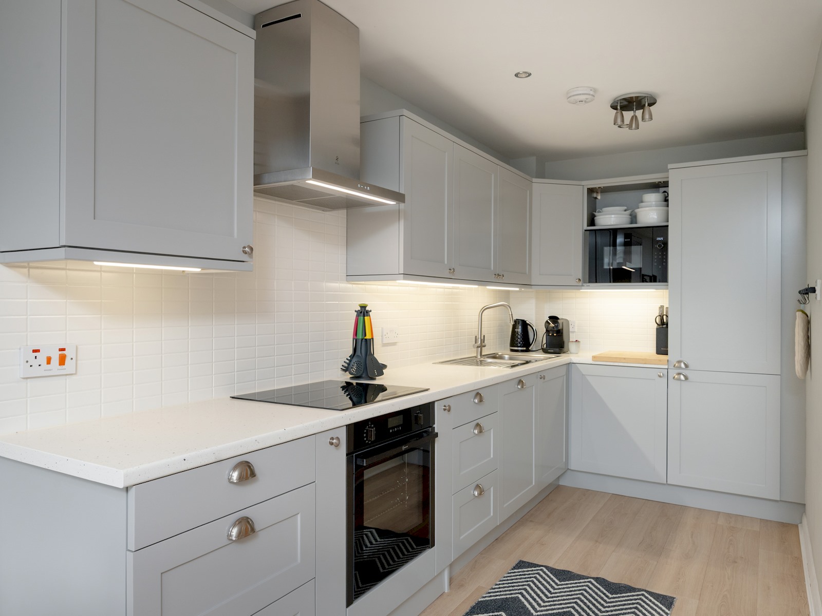 Pass the Keys | Spacious, Bright & Modern Edinburgh City Flat in Flat 7, 22 Lochrin Place EH3 9QS - Property image 4 - VivreStays