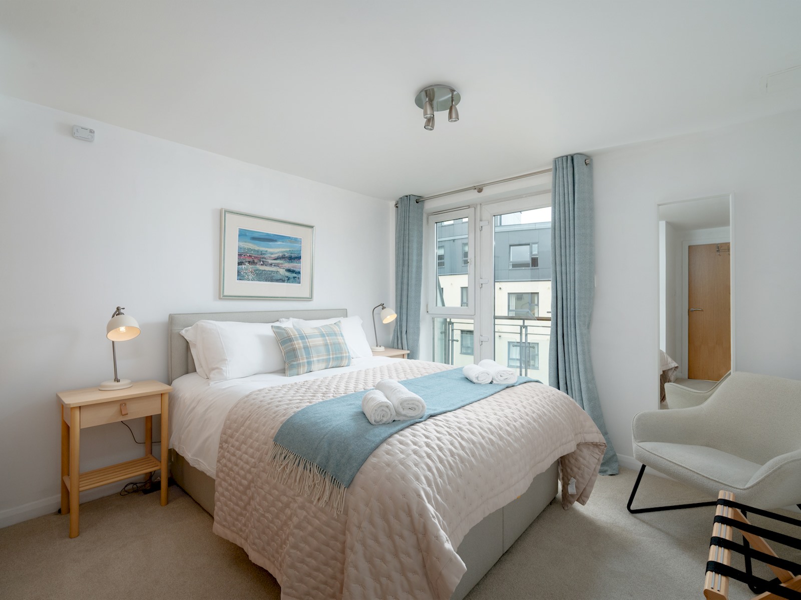 Pass the Keys | Spacious, Bright & Modern Edinburgh City Flat in Flat 7, 22 Lochrin Place EH3 9QS - Property image 3 - VivreStays