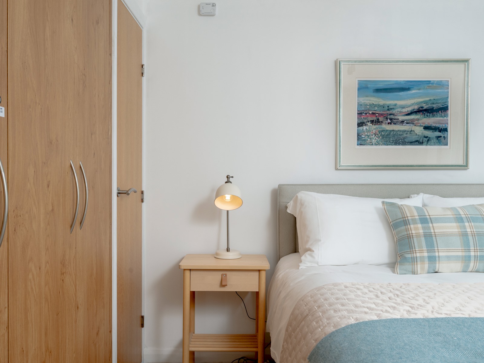 Pass the Keys | Spacious, Bright & Modern Edinburgh City Flat in Flat 7, 22 Lochrin Place EH3 9QS - Property image 17 - VivreStays
