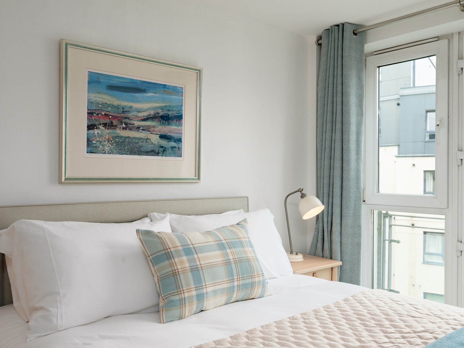 Pass the Keys | Spacious, Bright & Modern Edinburgh City Flat in Flat 7, 22 Lochrin Place EH3 9QS - Property image 19 - VivreStays