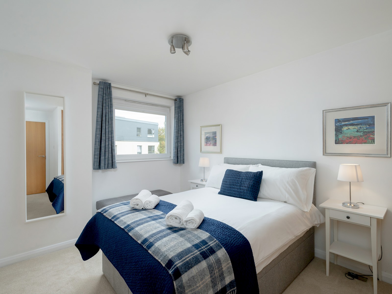 Pass the Keys | Spacious, Bright & Modern Edinburgh City Flat in Flat 7, 22 Lochrin Place EH3 9QS - Property image 5 - VivreStays