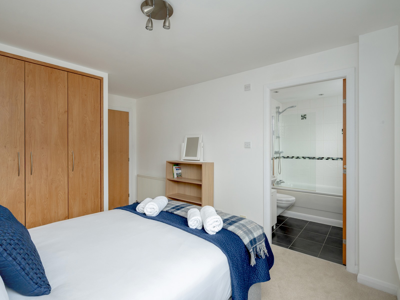 Pass the Keys | Spacious, Bright & Modern Edinburgh City Flat in Flat 7, 22 Lochrin Place EH3 9QS - Property image 22 - VivreStays