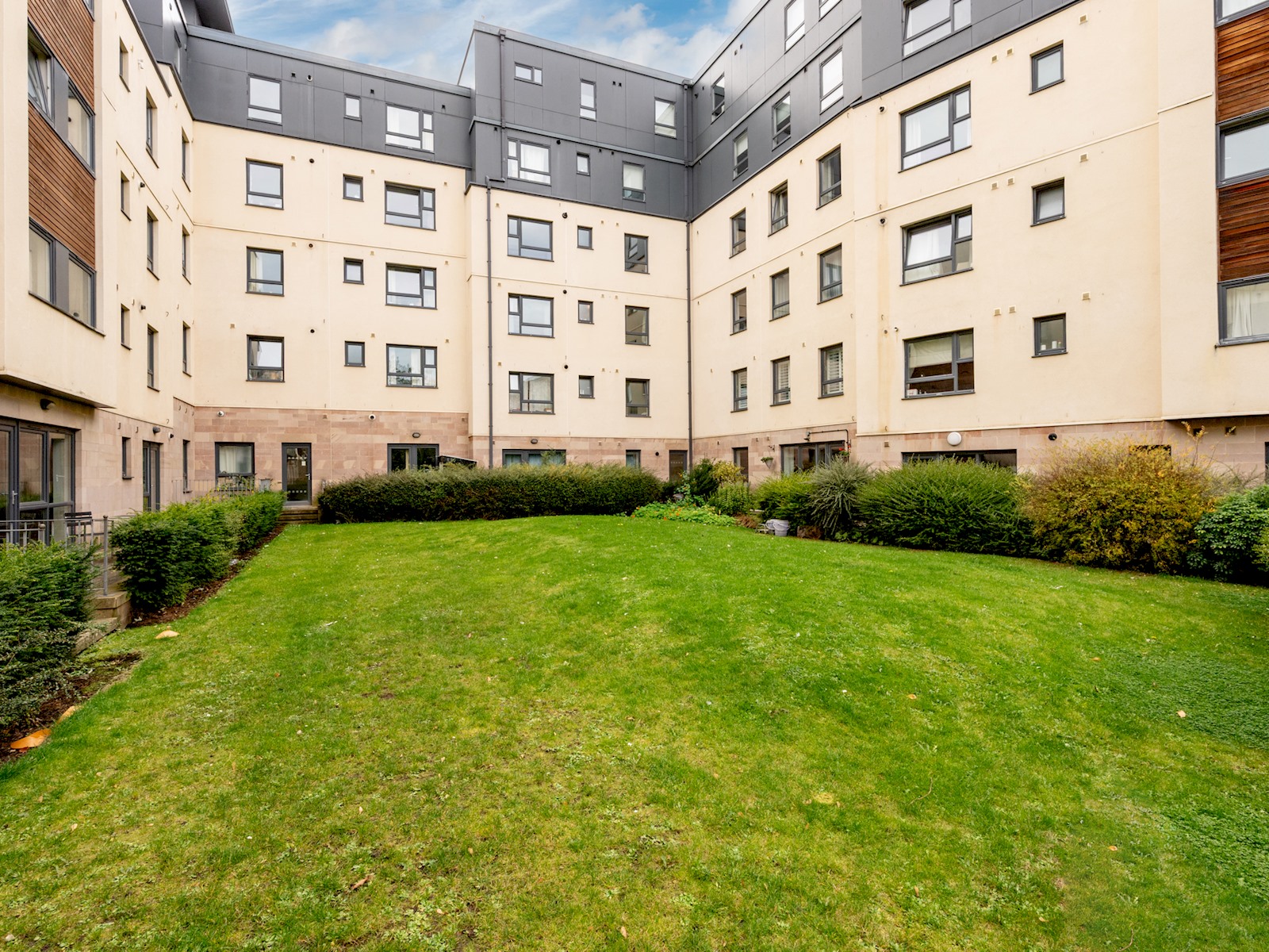 Pass the Keys | Spacious, Bright & Modern Edinburgh City Flat in Flat 7, 22 Lochrin Place EH3 9QS - Property image 36 - VivreStays