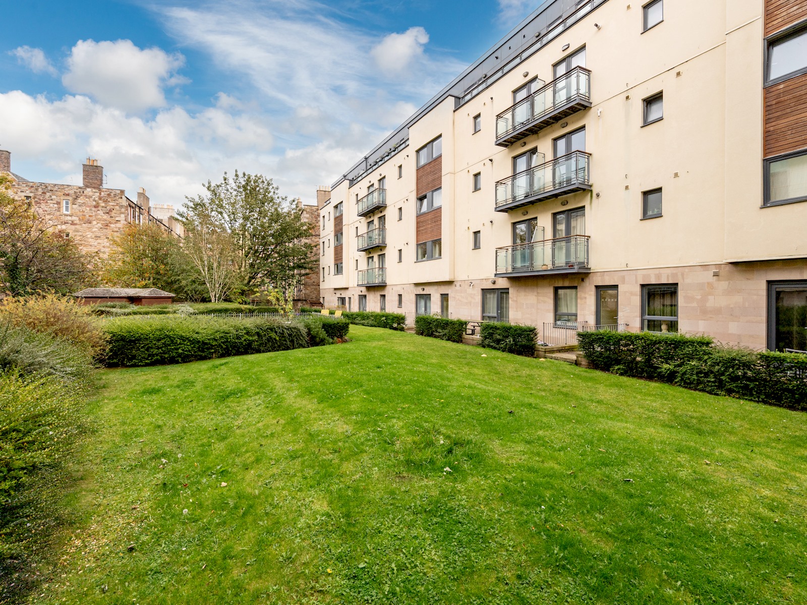 Pass the Keys | Spacious, Bright & Modern Edinburgh City Flat in Flat 7, 22 Lochrin Place EH3 9QS - Property image 34 - VivreStays