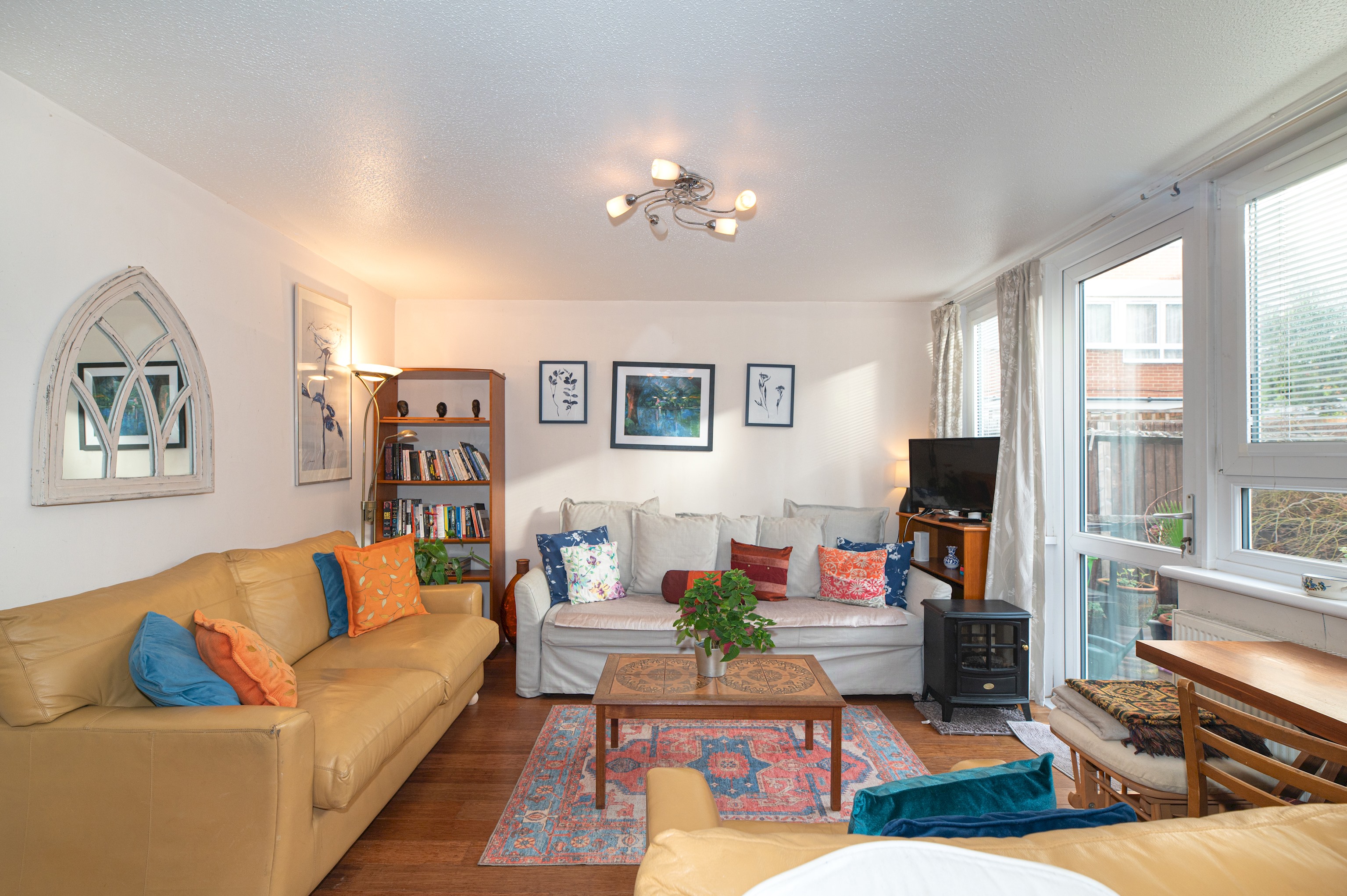 View Homely flat by the river in Battersea, SW London - Pass the Keys in 9 Musgrave Court, 110 Battersea Bridge Rd, SW11 3AN Homely flat by the river in Battersea, SW London - Pass the Keys in 9 Musgrave Court, 110 Battersea Bridge Rd, SW11 3AN - Property image 2 - VivreStays