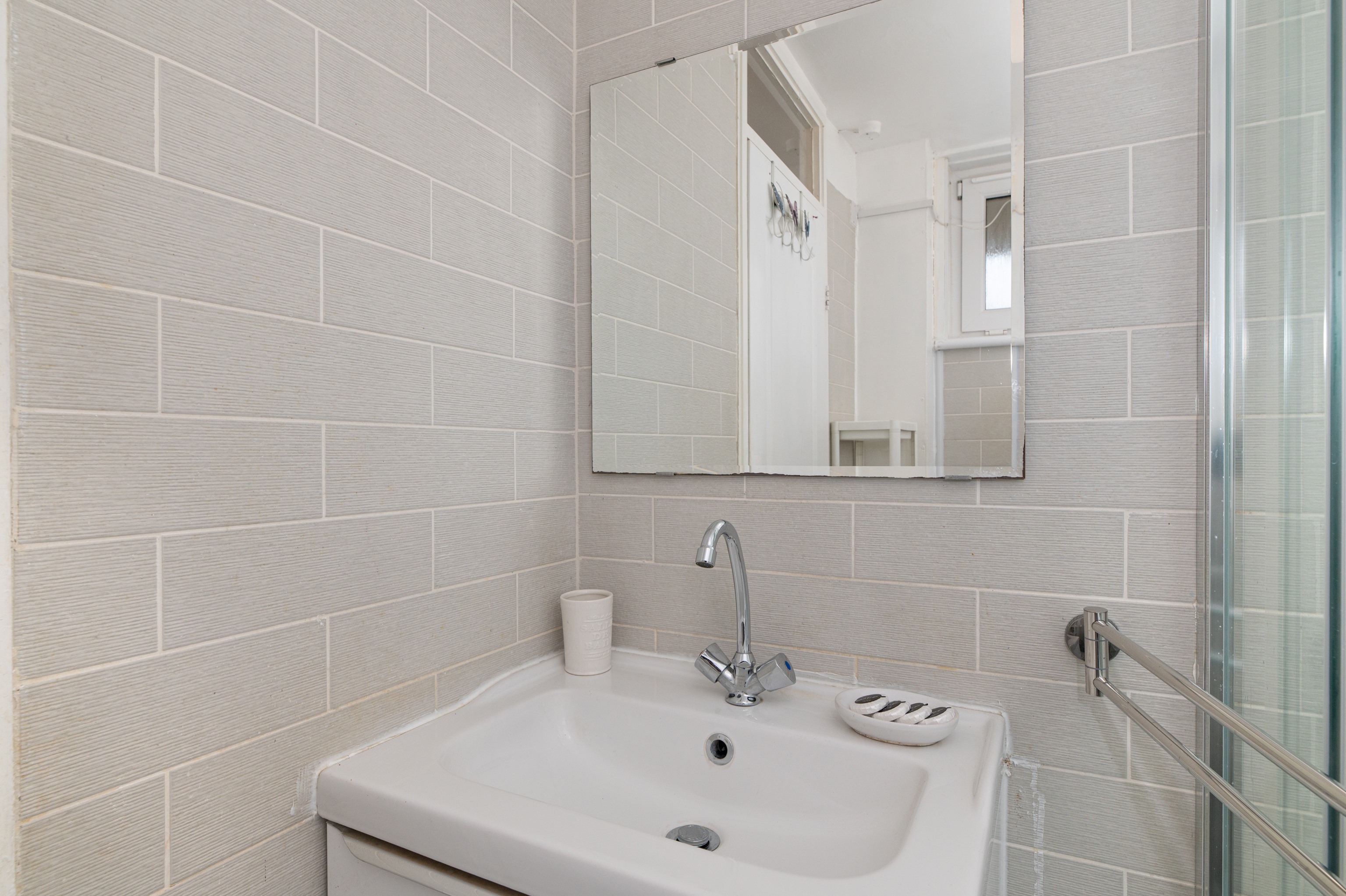View Homely flat by the river in Battersea, SW London - Pass the Keys in 9 Musgrave Court, 110 Battersea Bridge Rd, SW11 3AN Homely flat by the river in Battersea, SW London - Pass the Keys in 9 Musgrave Court, 110 Battersea Bridge Rd, SW11 3AN - Property image 42 - VivreStays