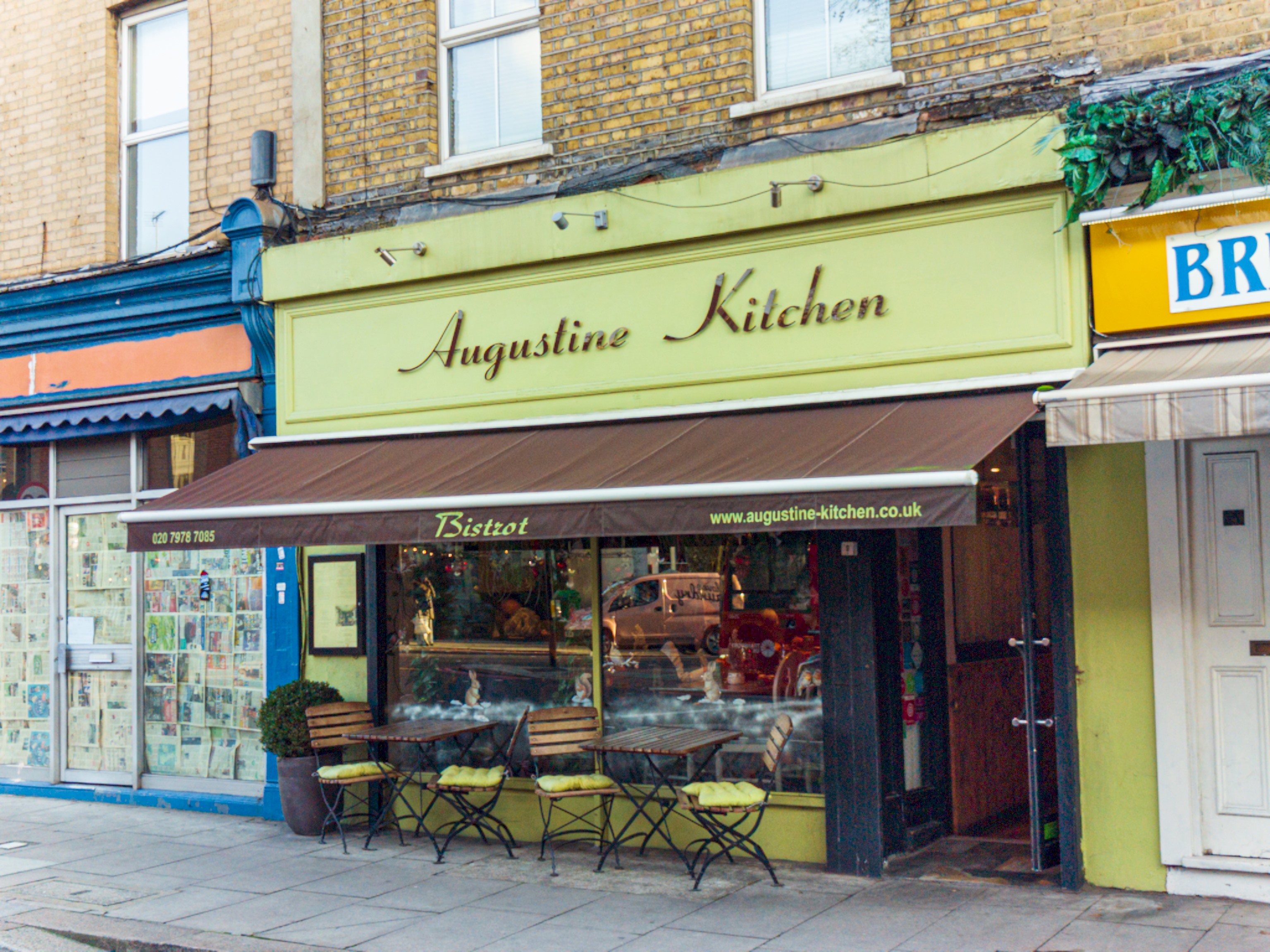 View Homely flat by the river in Battersea, SW London - Pass the Keys in 9 Musgrave Court, 110 Battersea Bridge Rd, SW11 3AN Homely flat by the river in Battersea, SW London - Pass the Keys in 9 Musgrave Court, 110 Battersea Bridge Rd, SW11 3AN - Property image 52 - VivreStays
