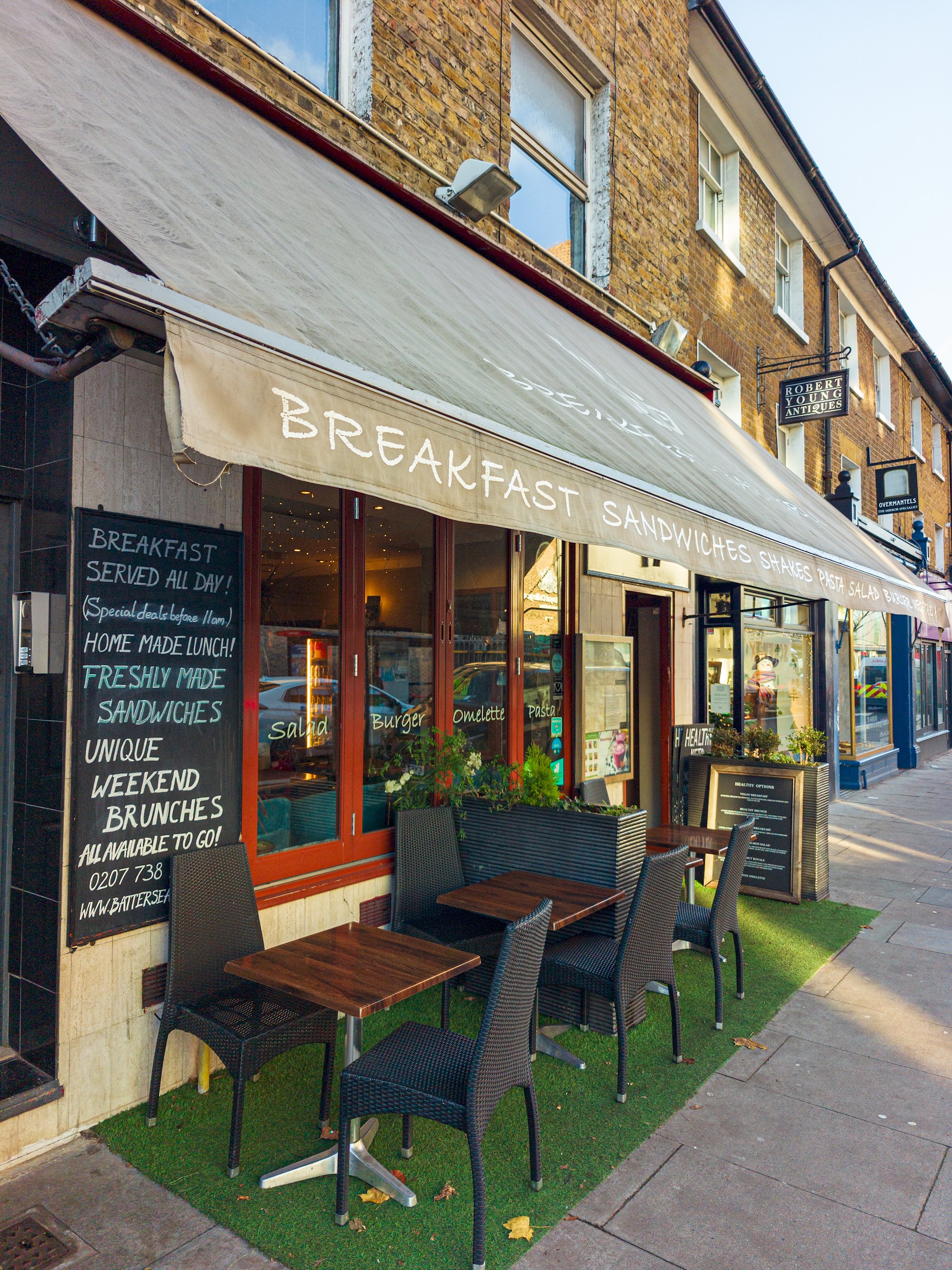 View Homely flat by the river in Battersea, SW London - Pass the Keys in 9 Musgrave Court, 110 Battersea Bridge Rd, SW11 3AN Homely flat by the river in Battersea, SW London - Pass the Keys in 9 Musgrave Court, 110 Battersea Bridge Rd, SW11 3AN - Property image 58 - VivreStays