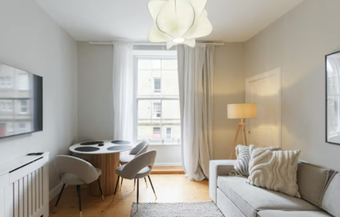 Cosy & Stylish Edinburgh City Flat - Pass the Keys serviced apartment - Edinburgh - VivreStays