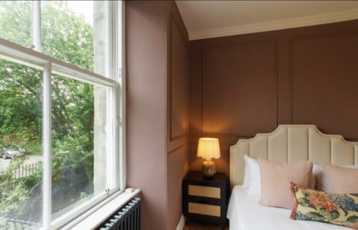Cosy & Stylish Edinburgh City Flat - Pass the Keys in 69/5 Albert St EH7 5LR - Property image 3 - VivreStays