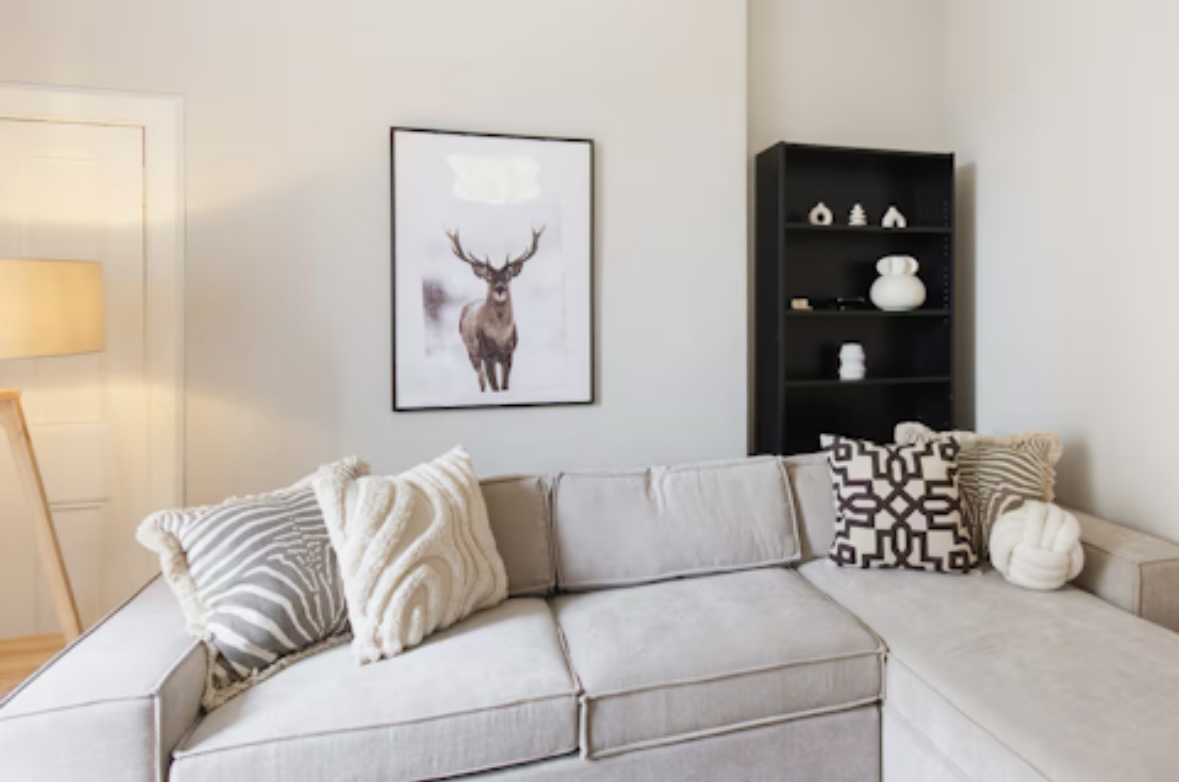 Cosy & Stylish Edinburgh City Flat - Pass the Keys in 69/5 Albert St EH7 5LR - Property image 5 - VivreStays