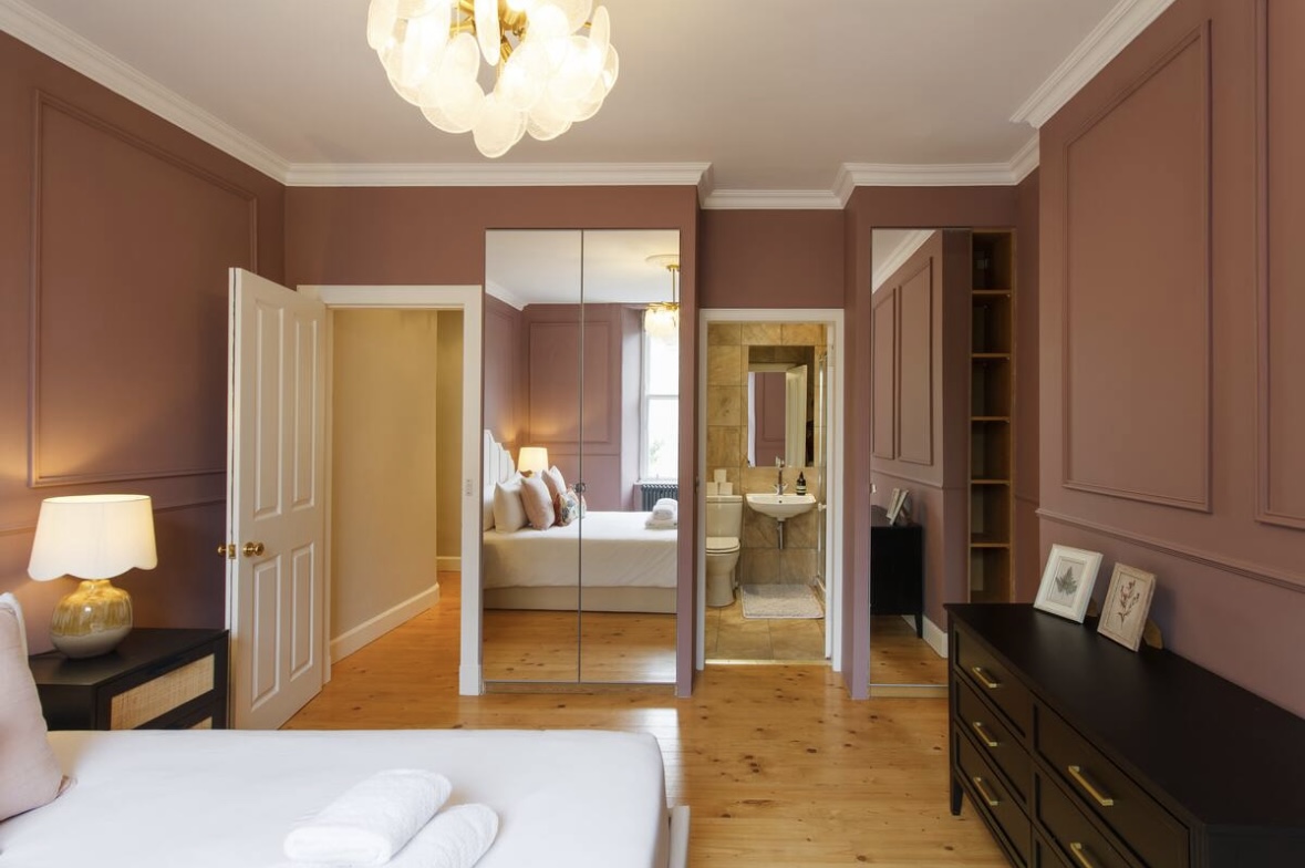 Cosy & Stylish Edinburgh City Flat - Pass the Keys in 69/5 Albert St EH7 5LR - Property image 8 - VivreStays