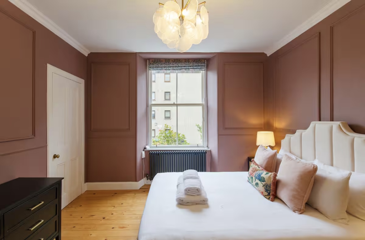 Cosy & Stylish Edinburgh City Flat - Pass the Keys in 69/5 Albert St EH7 5LR - Property image 9 - VivreStays