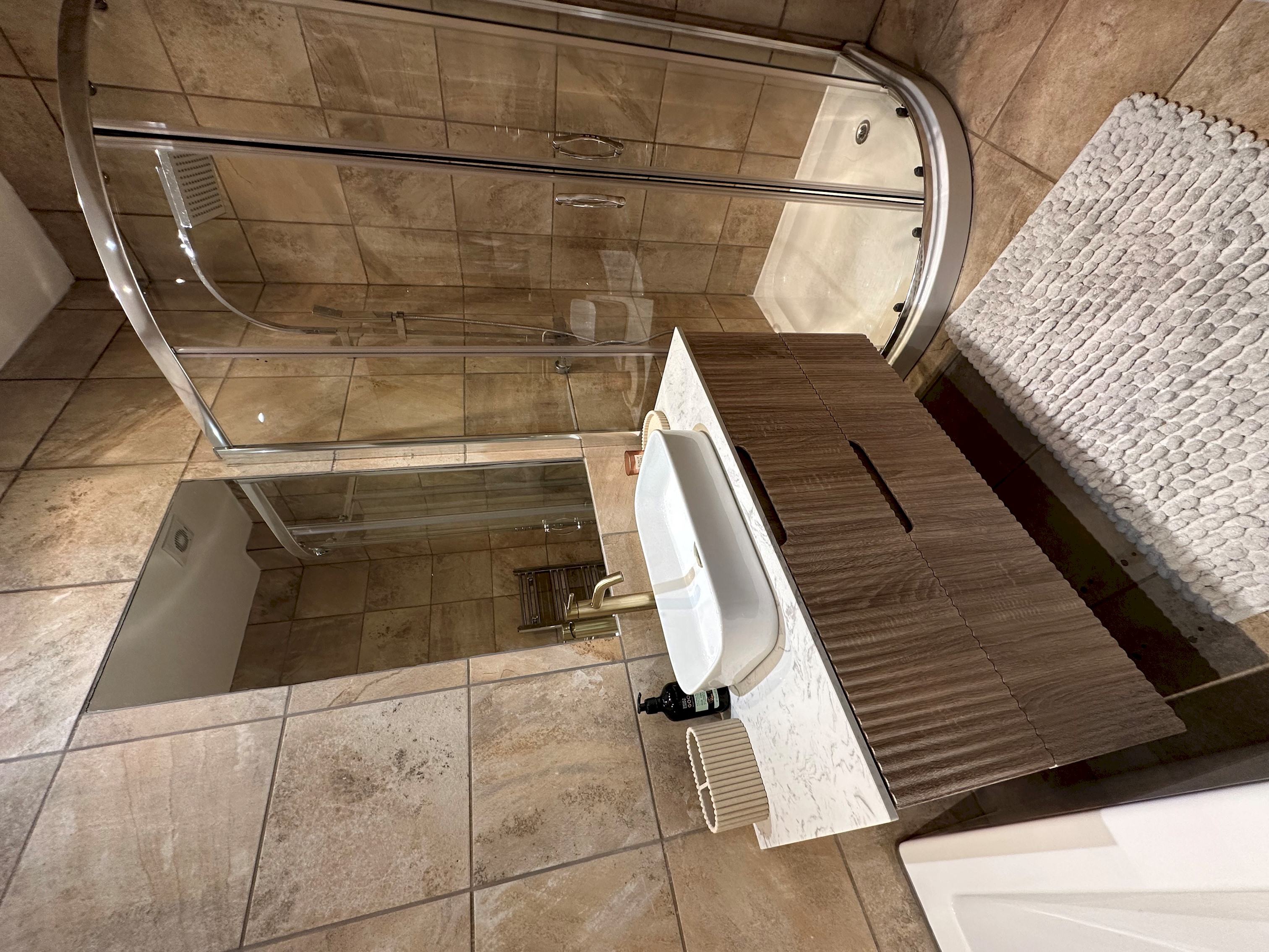Cosy & Stylish Edinburgh City Flat - Pass the Keys in 69/5 Albert St EH7 5LR - Property image 10 - VivreStays