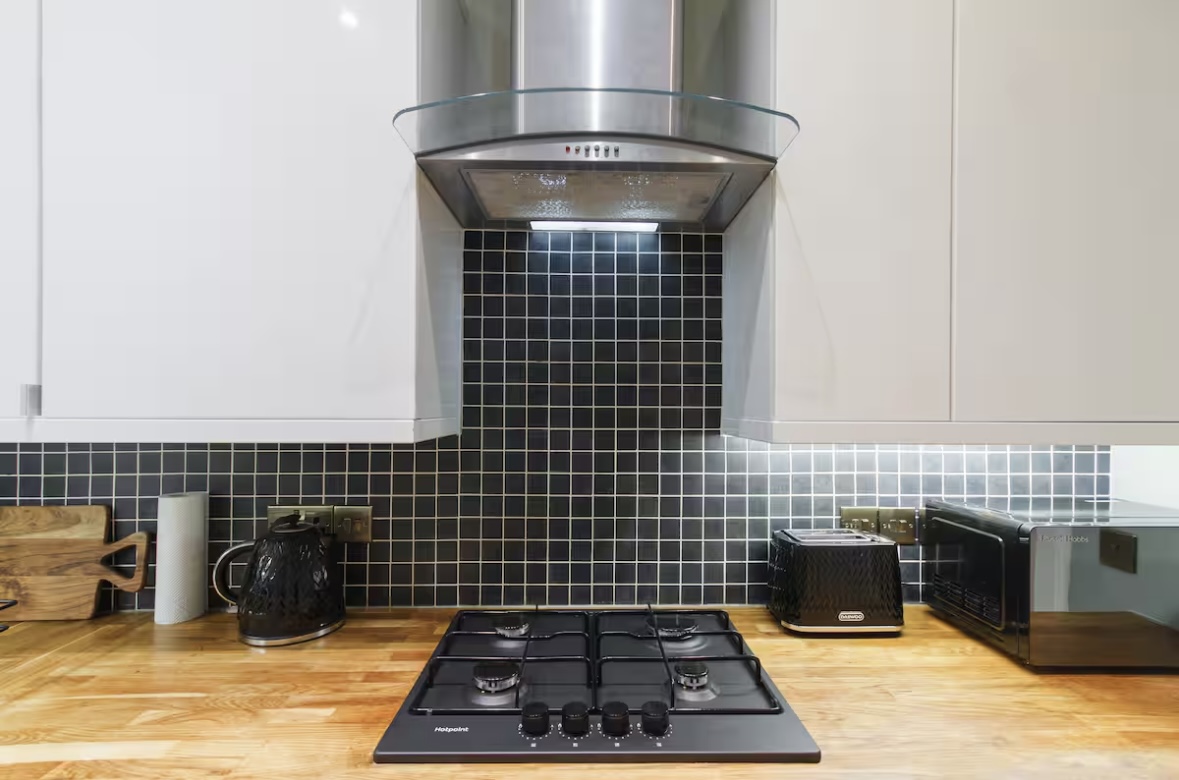 Cosy & Stylish Edinburgh City Flat - Pass the Keys in 69/5 Albert St EH7 5LR - Property image 17 - VivreStays