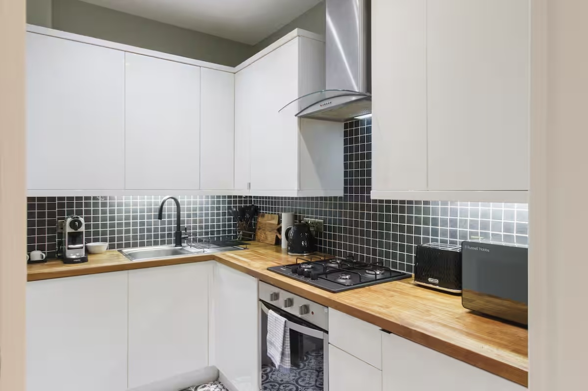 Cosy & Stylish Edinburgh City Flat - Pass the Keys in 69/5 Albert St EH7 5LR - Property image 24 - VivreStays