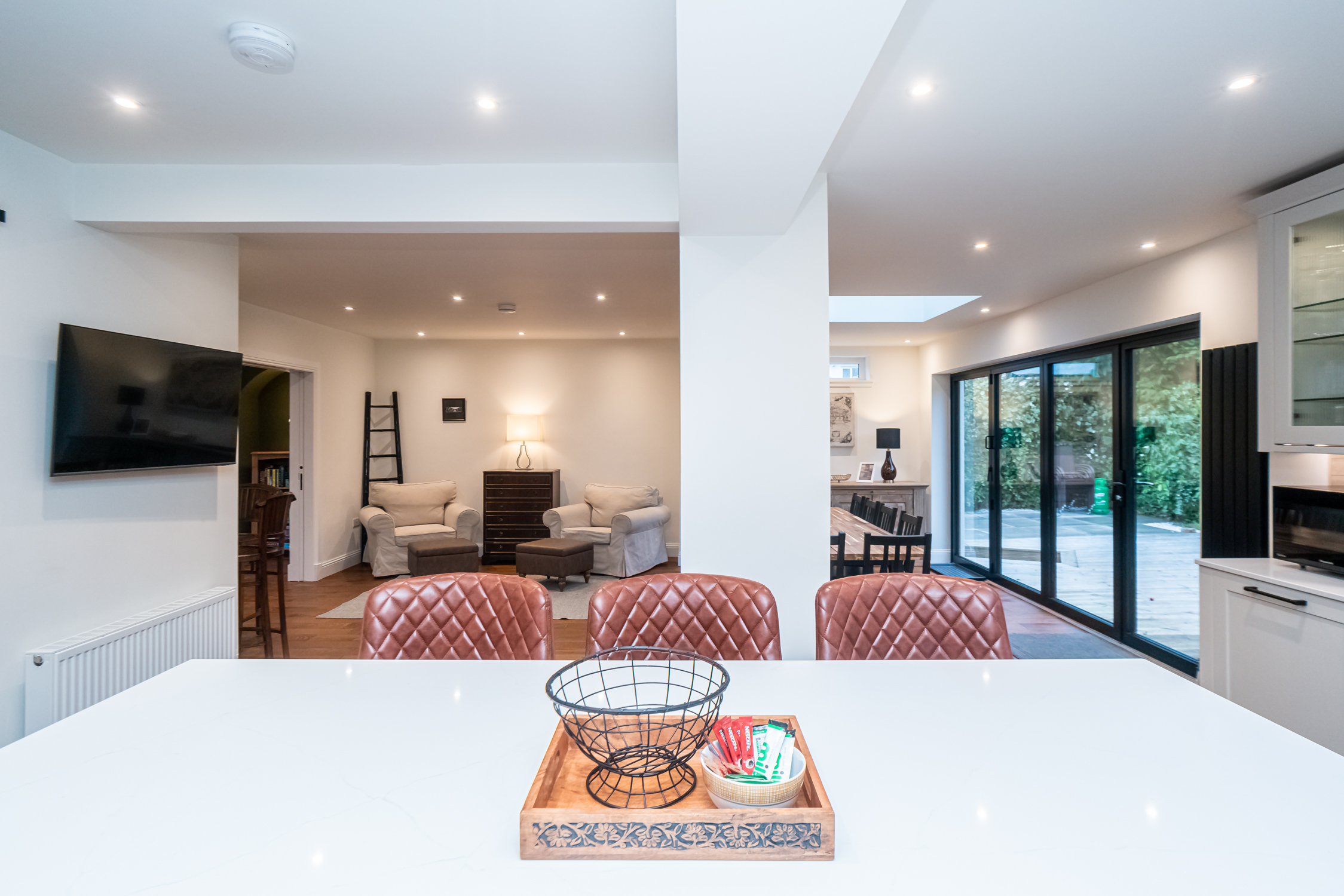 Spacious 5-Bed Home with Garden & Parking - Pass the Keys in 41 Cammo Grove EH4 8HD - Property image 7 - VivreStays